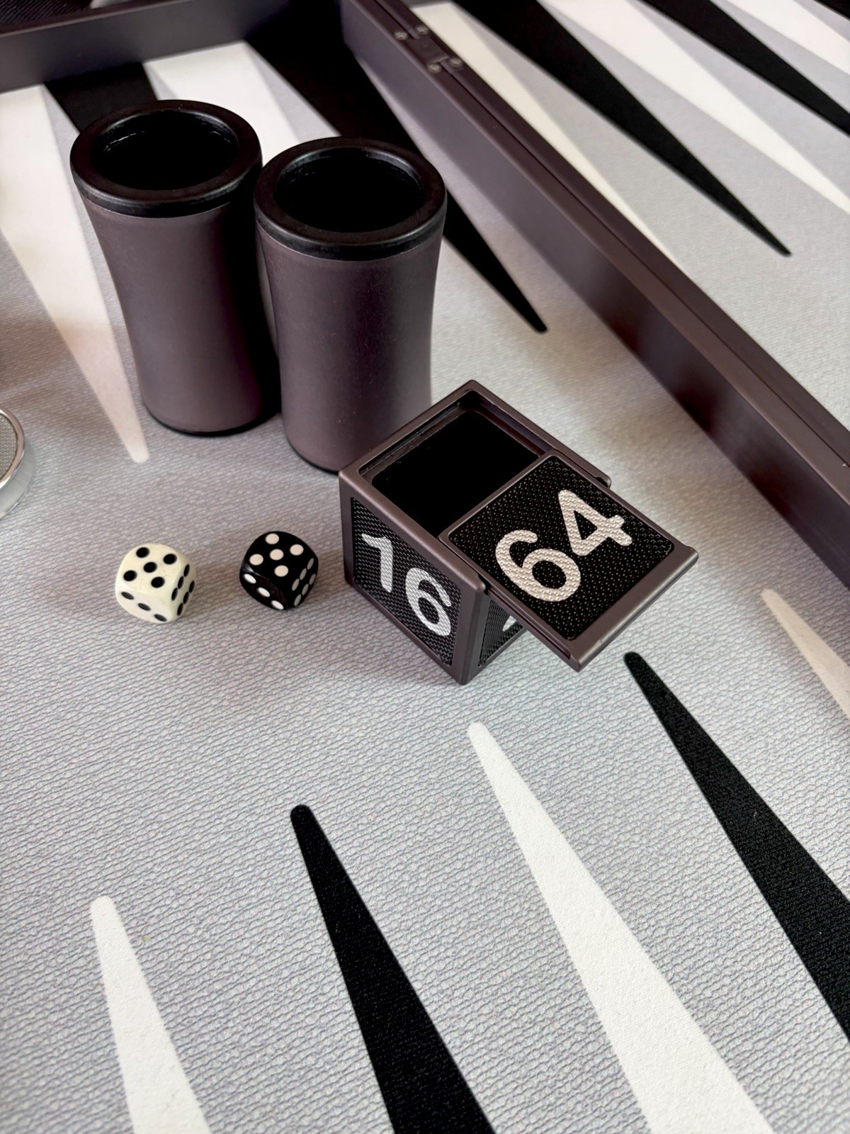 P-40 Backgammon Board Black Case Complete Game Dice Doubling Cube