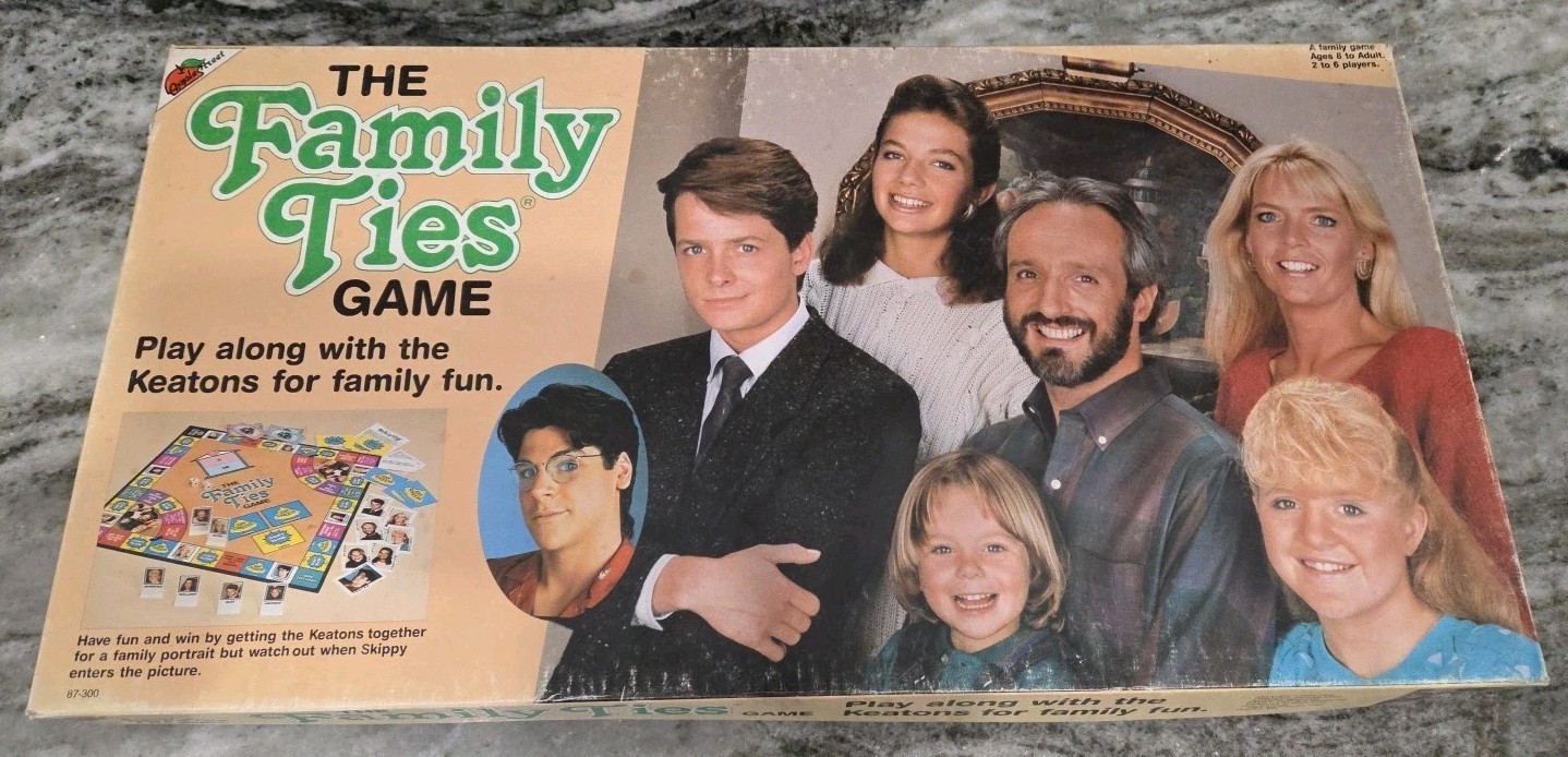 1980’s THE FAMILY TIES GAME Family Board Game Apple Street 87-300 Paramount Pics