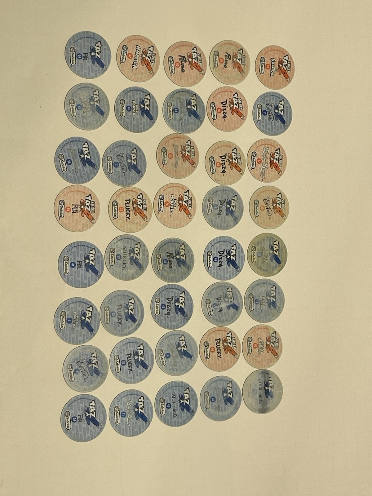Vintage Set Of “40” LOONEY TUNES HOLOGRAPHIC TAZOS (POGS) /SABRITAS MEXICO 1994
