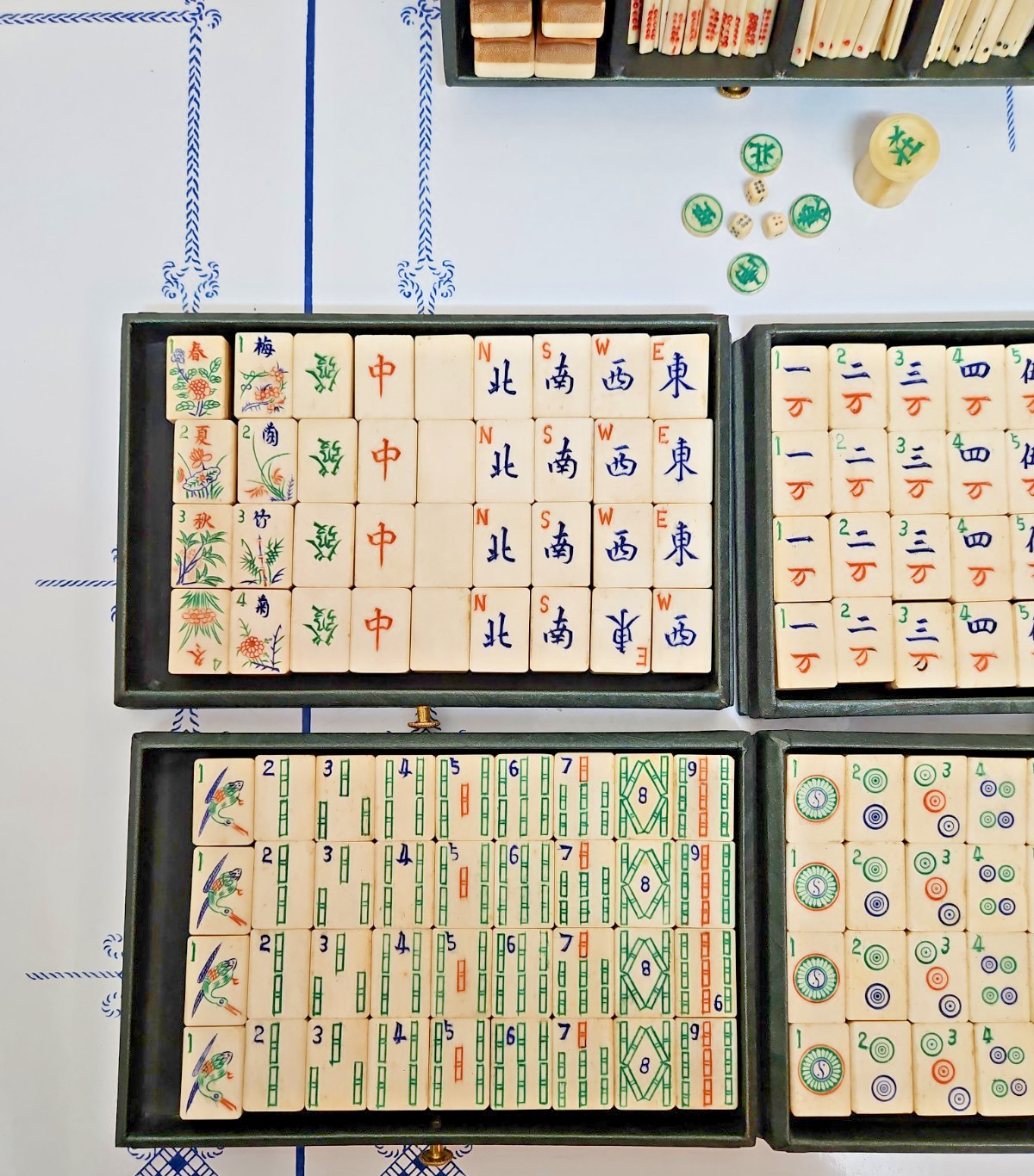 MAHJONG SET. With Beautiful Bone and Bamboo Tiles in Ornate Case W/Book Antique