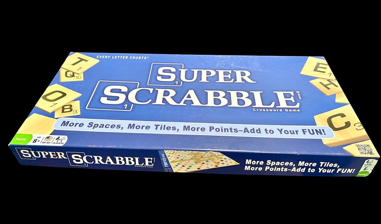 SUPER SCRABBLE 2014 Board Game 100%COMPLETE Scrabble Edition 200 Tile big board