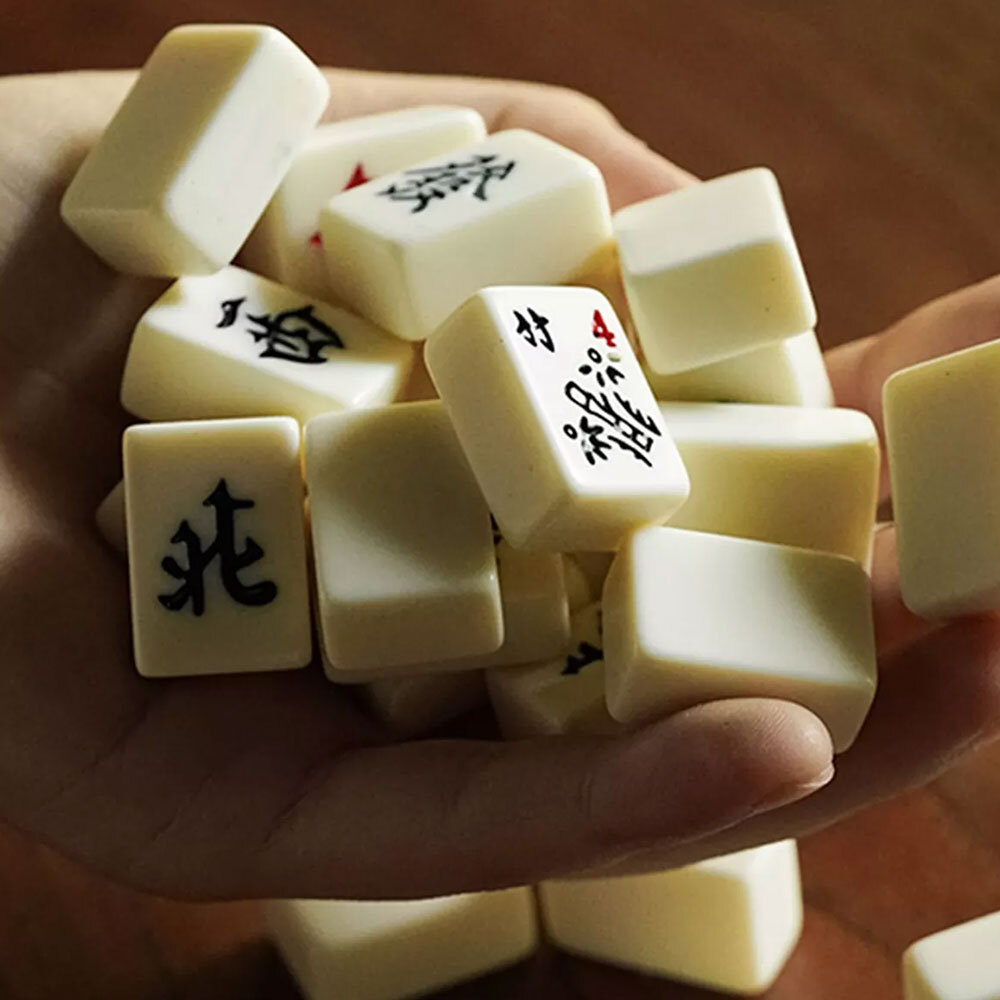 Portable Mini Mahjong Set, Indoor Entertainment Accessories with Carrying Case