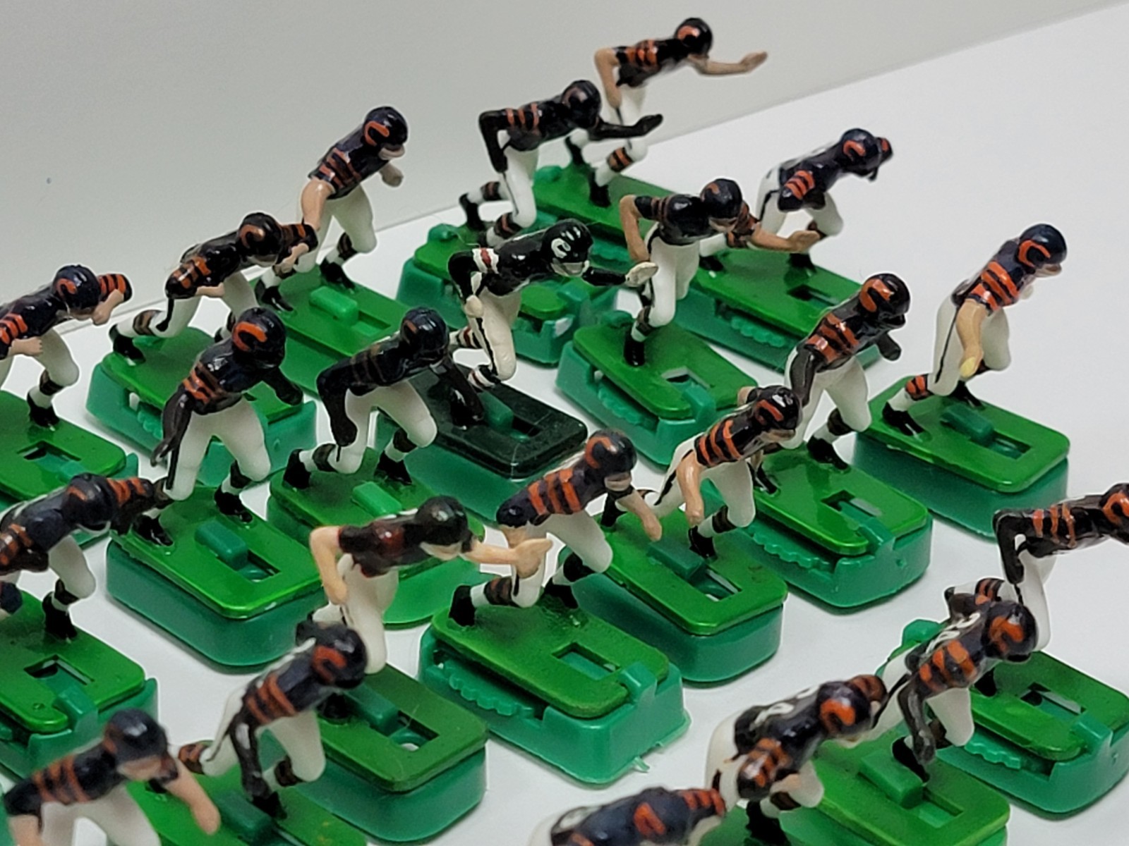 Vintage Tudor Electric Football Game Chicago Bears Figures Lot Of 27 With Bases