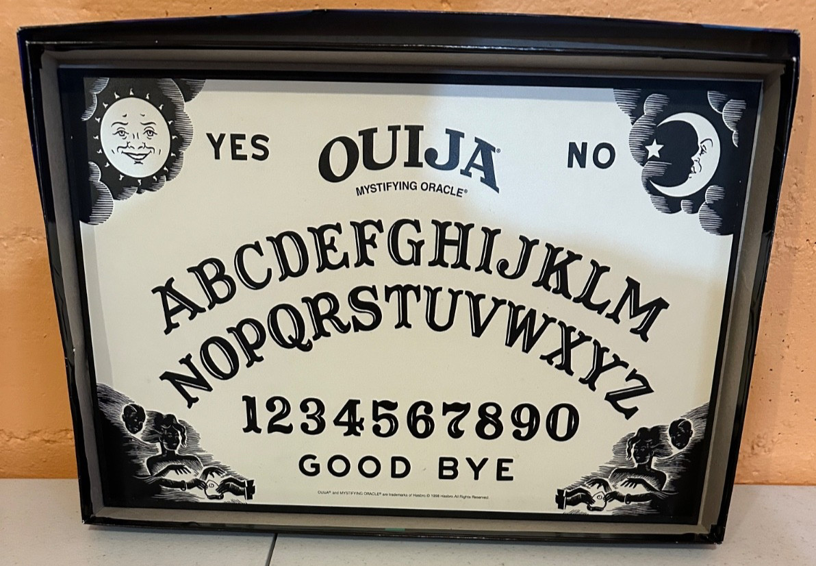 Vintage Hasbro Parker Brothers Glow In The Dark Ouija Board Game Complete