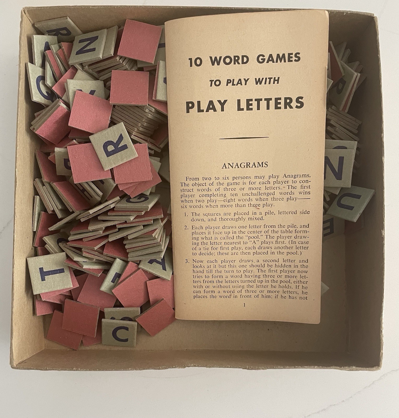 ~ 1973 Vintage Play Letters 10 Word Game 400 Large Letters E.E. Fairchild Corp ~