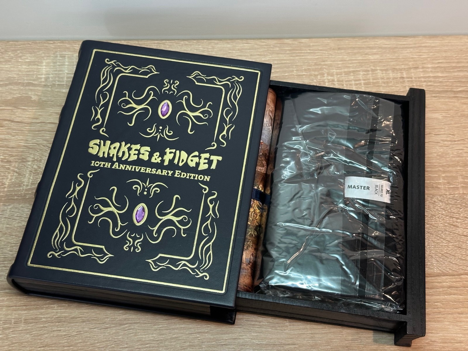 Shakes and Fidget 10th Anniversary Edition 2019 – Numbered 076/500