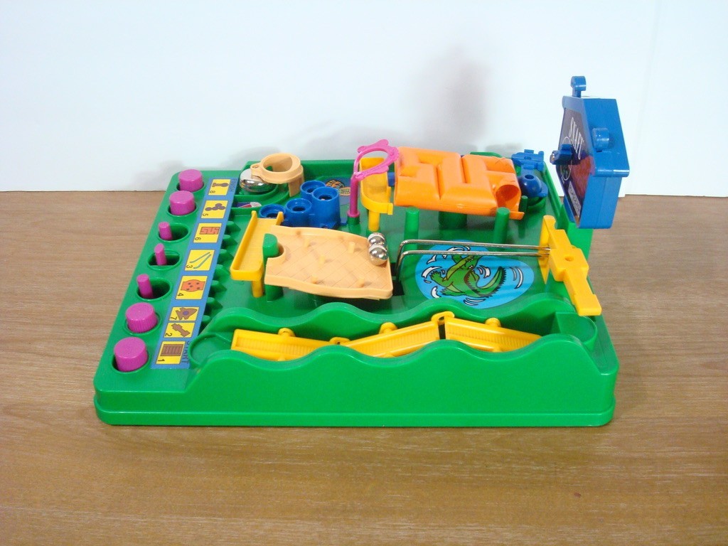 VTG 1991 Snafu Tomy Screwball Scramble Run Yourself Ragged Marble Maze 2 Marbles