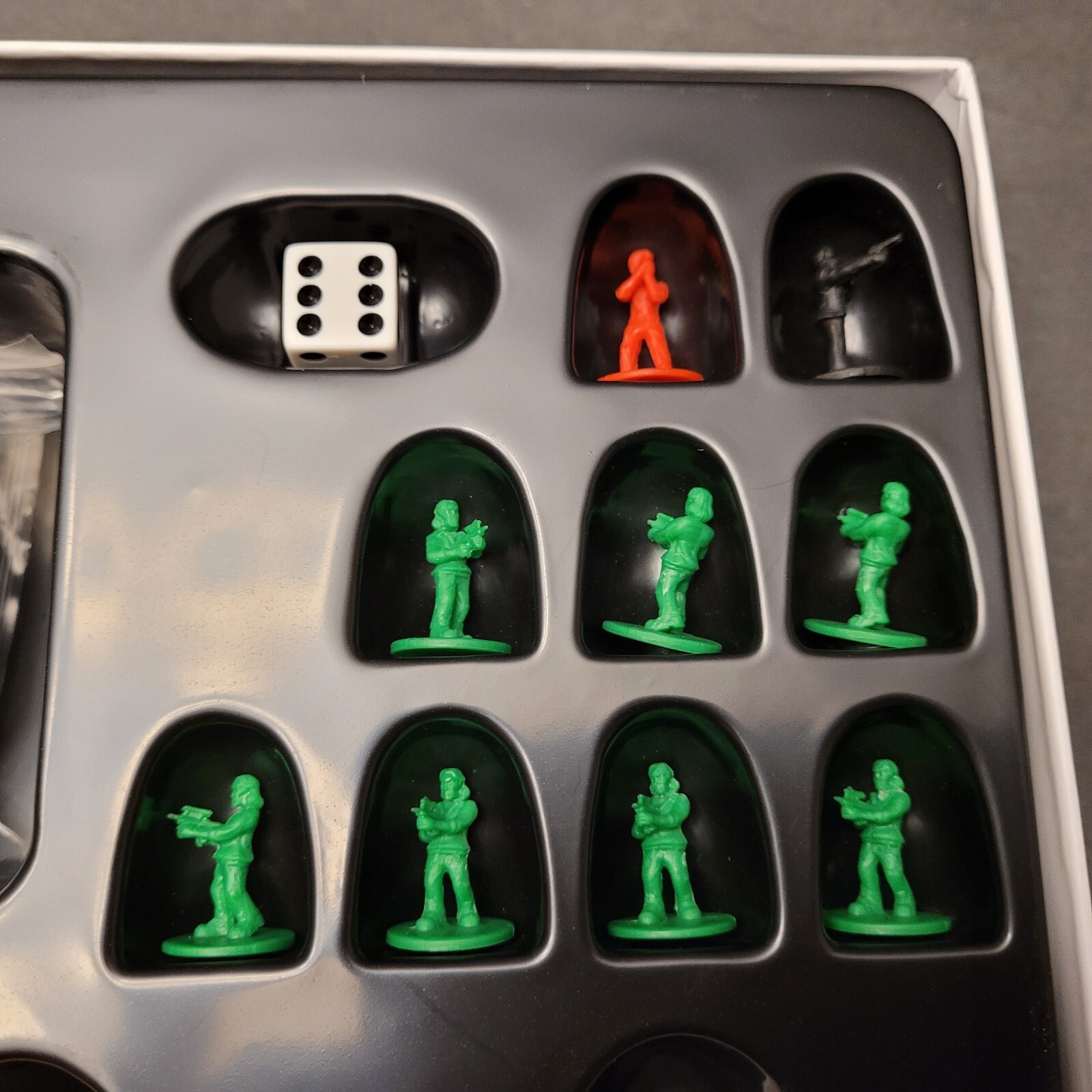 Die Hard The Nakatomi Heist Board Game AGE 15 plus 2-4 players 99% Complete
