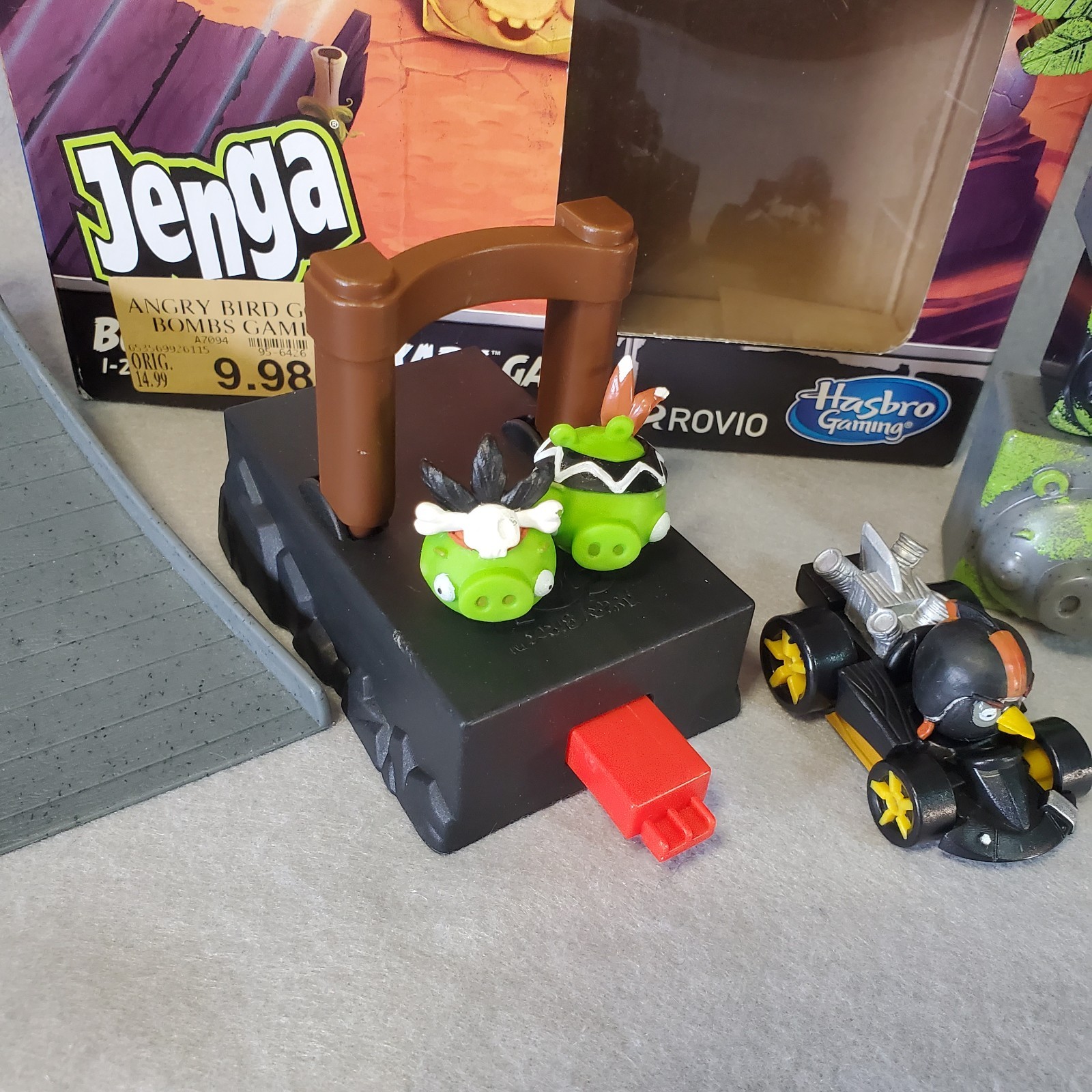 Hasbro Angry Birds Go! Bomb’s Speed Kart Game Jenga Toys R Us Exclusive Complete