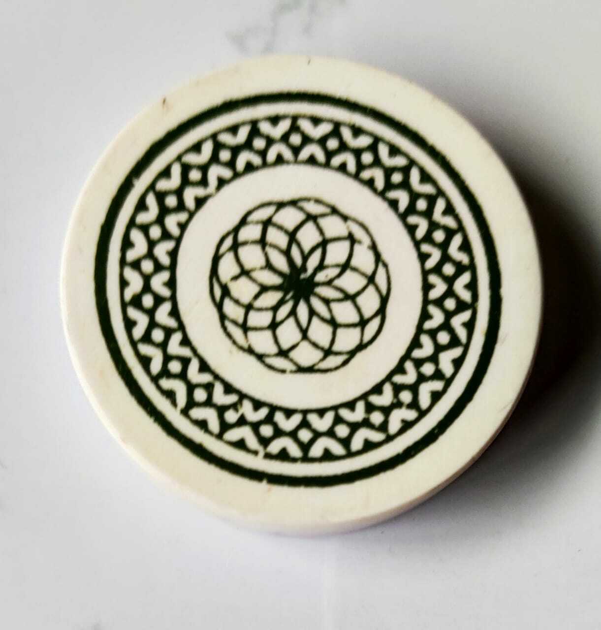 RSINC Carrom Board Multicolor Striker & Design May Vary as Per QTY -1