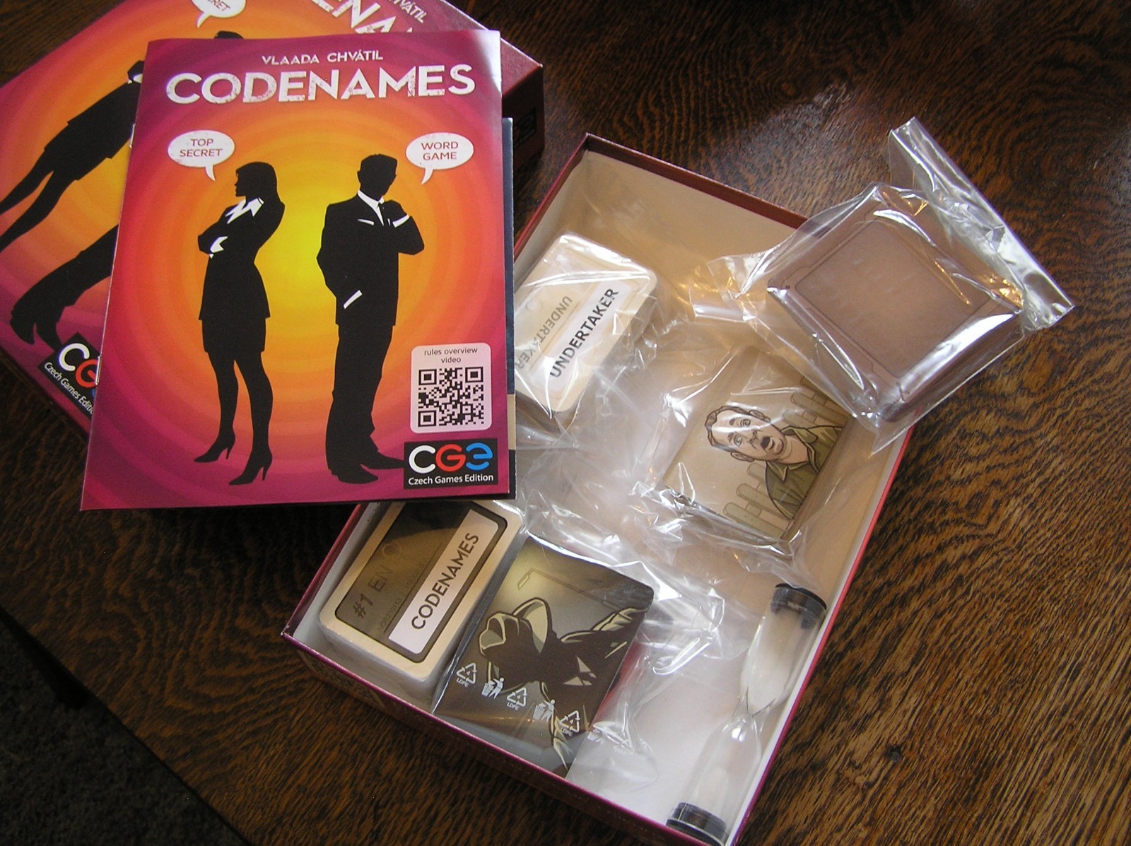 Czech Games Ed. Vlaada Chvatil CODENAMES Top Secret Word Game 2~8 Players 10+