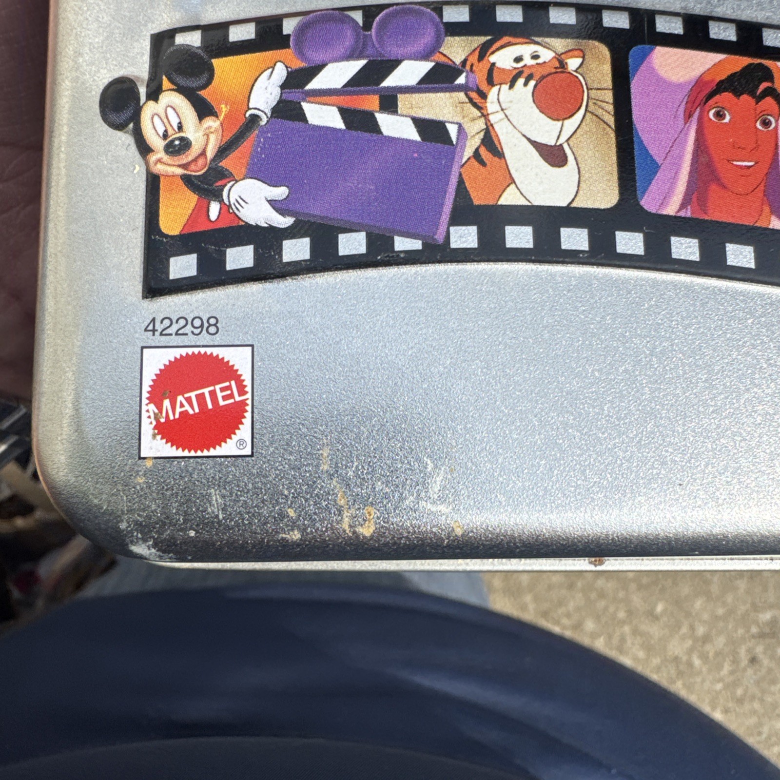 VINTAGE The Wonderful World of Disney Charades Game COMPLETE 1999 Tin