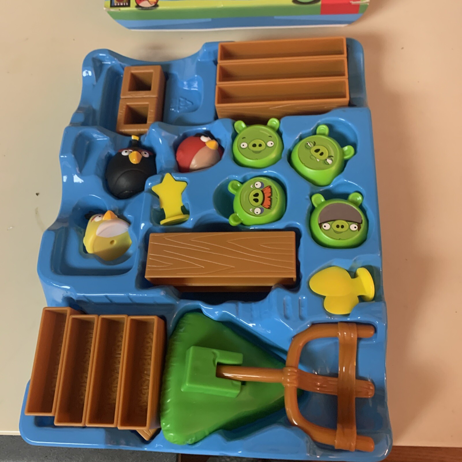 Angry Birds Knock On Wood Game 2010 Mattel Games 100% Complete Board Game