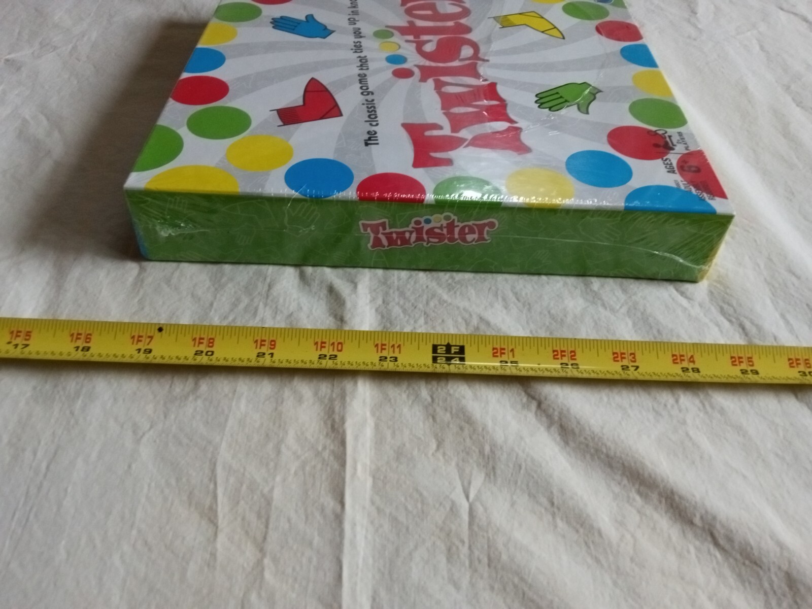 Twister Classic Indoor Outdoor Party Board Game for 2 or more Players, NEW.