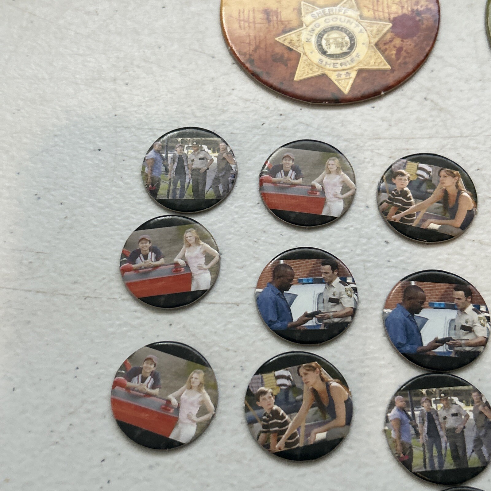 2011 The Walking Dead Board Game Replacement Lot 16 Ally Tokens & 4 Badges
