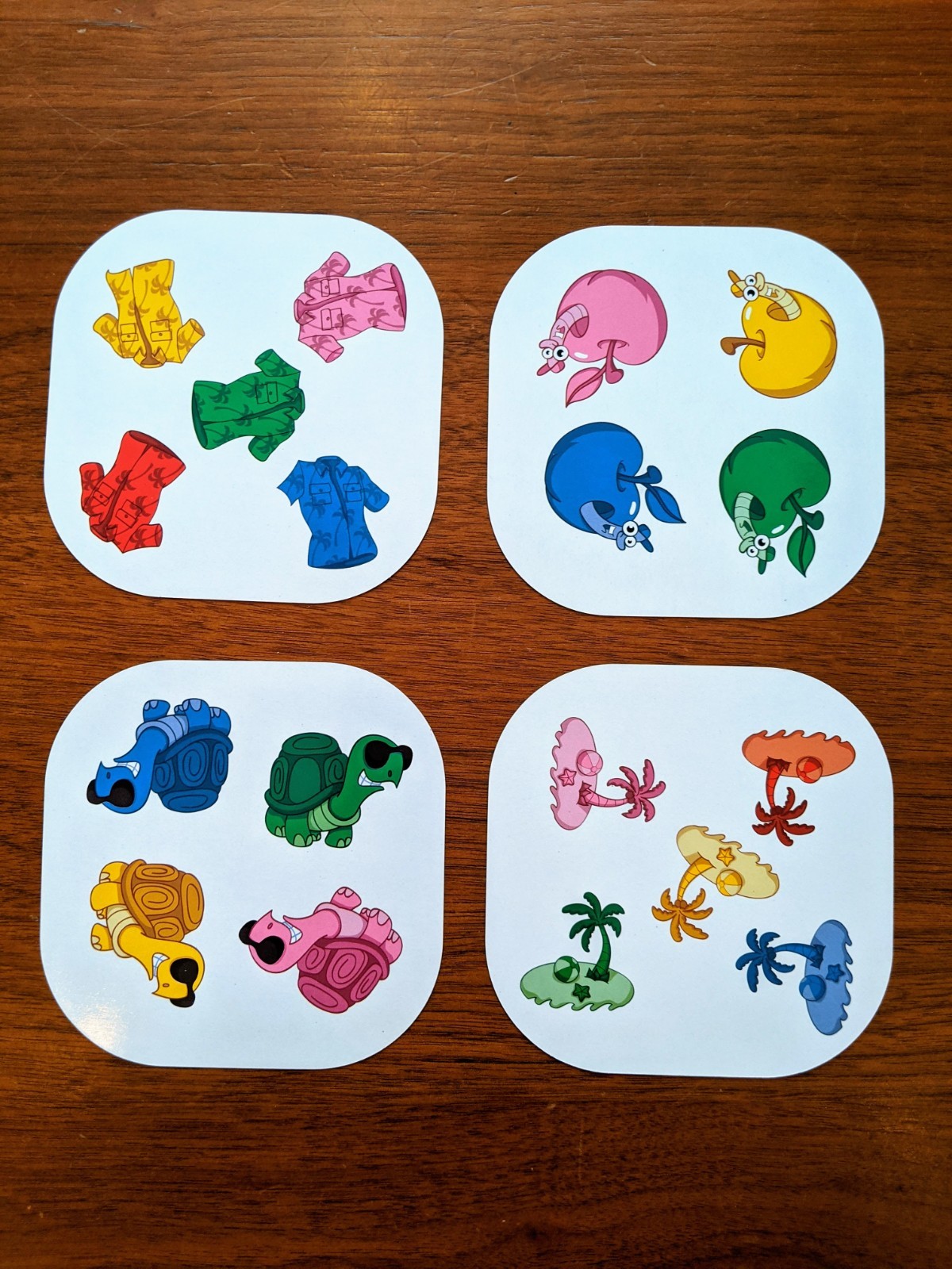 Pin Point! by Blue Orange – Brain Teasing Race to Spot the Difference Card Game