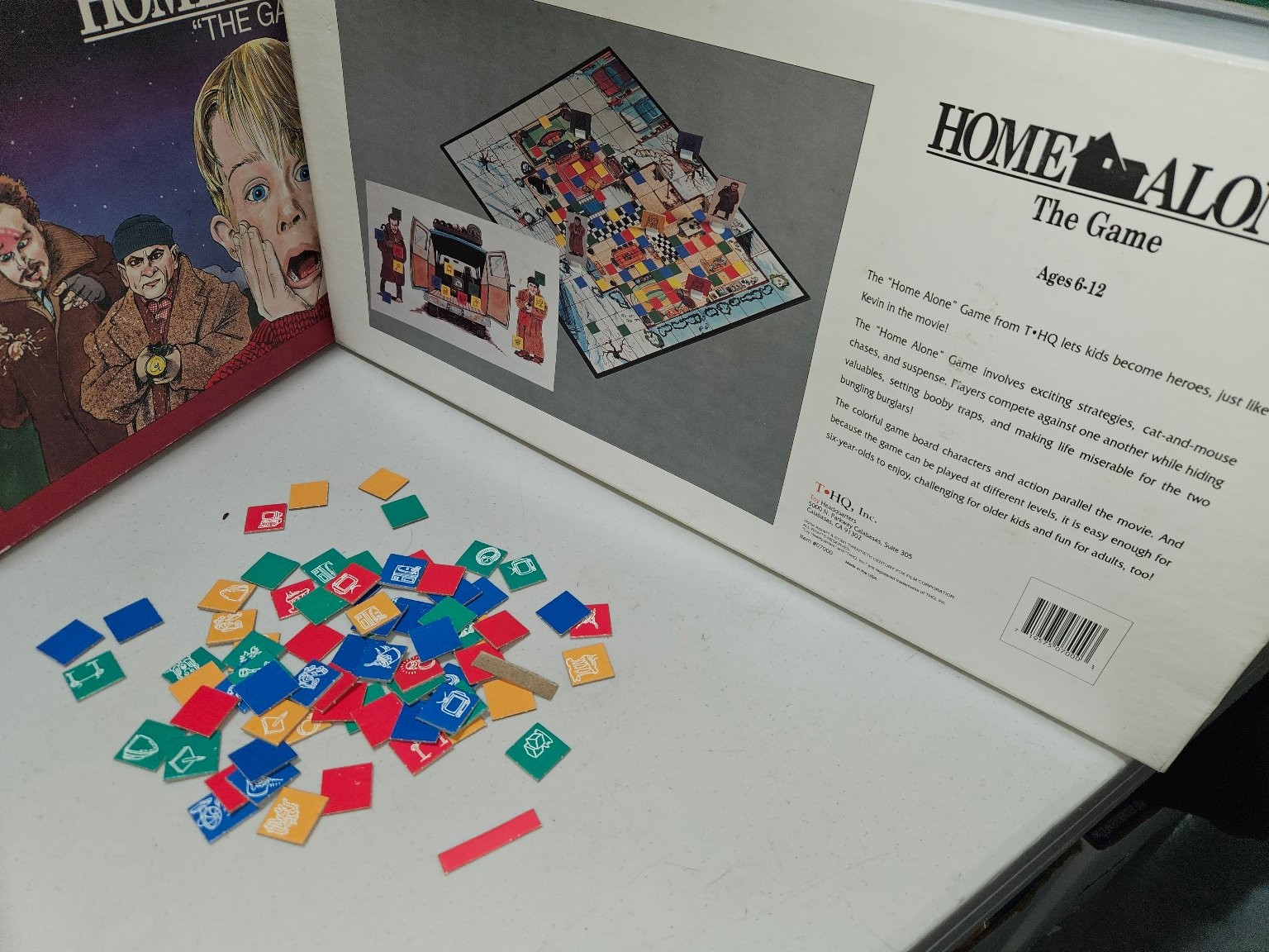 Home Alone The Game THQ Board Game Ages 6-12 Cardboard 1991 Movie Tie-in