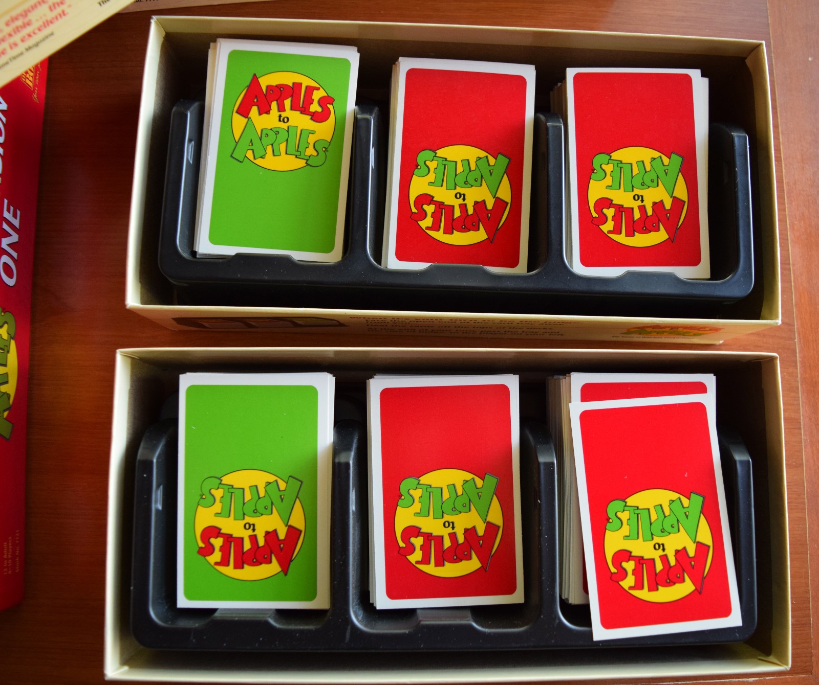 APPLES TO APPLES OUT OF THE BOX PUBLISHING CARD GAME LOT + PARTY BOX EXPANSION