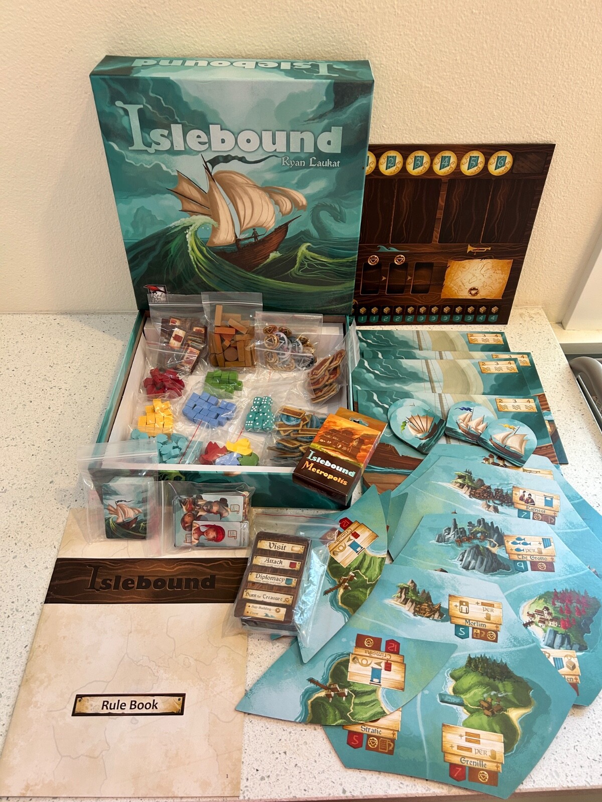 ISLEBOUND – Red Raven Games – Deluxe Strategy Board Game – Complete & NICE!