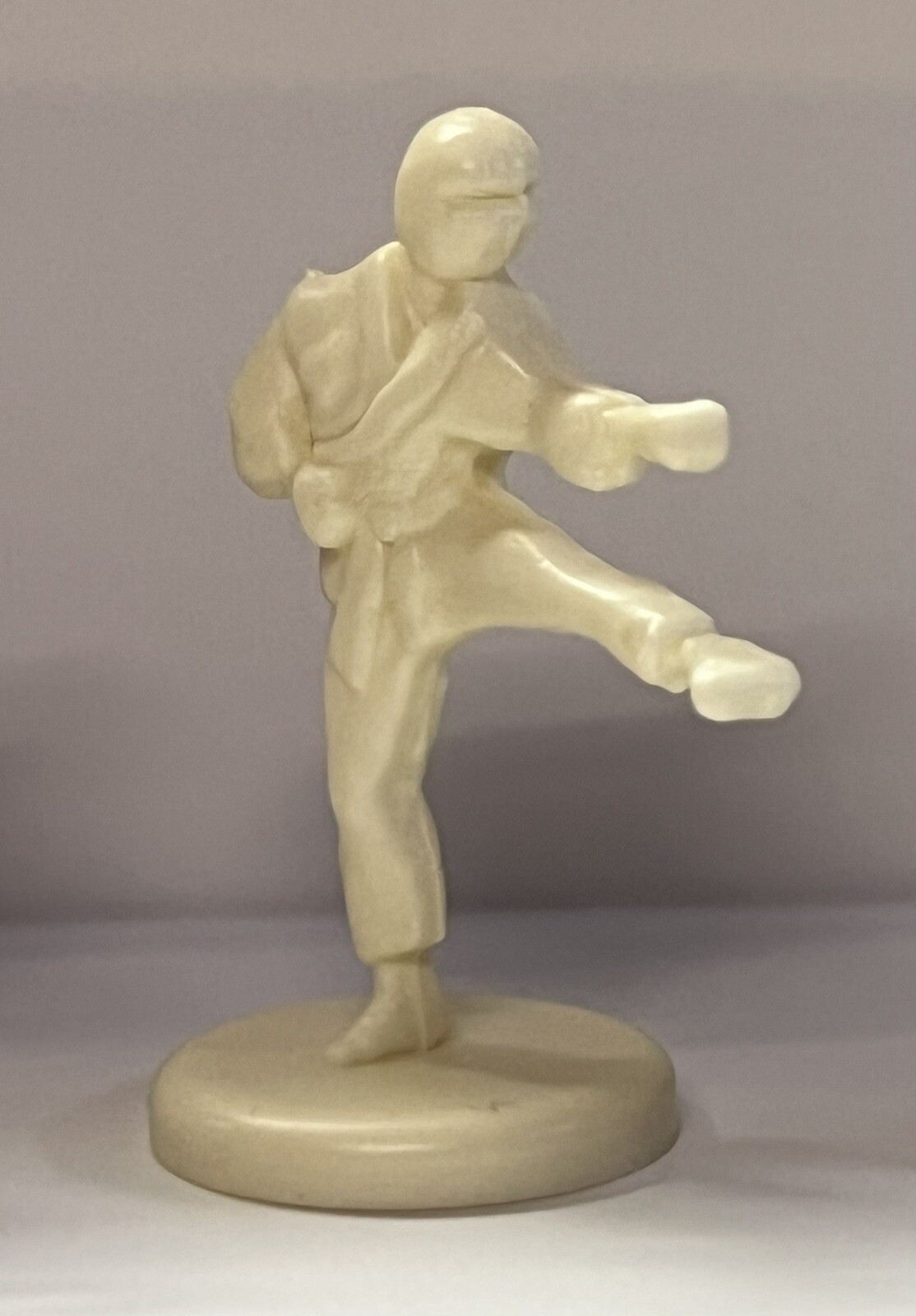 Vintage 1985 BRUCE LEE/ GREEN HORNET- 6 Set COLORED GAME PAWN PIECES UNIQUE RARE