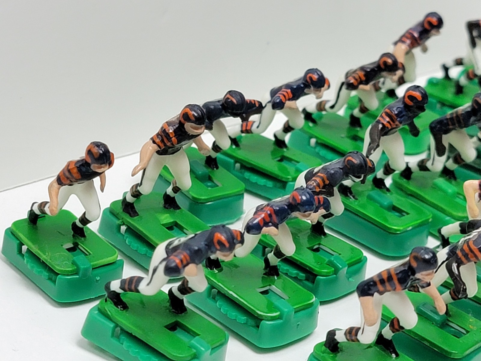 Vintage Tudor Electric Football Game Chicago Bears Figures Lot Of 27 With Bases