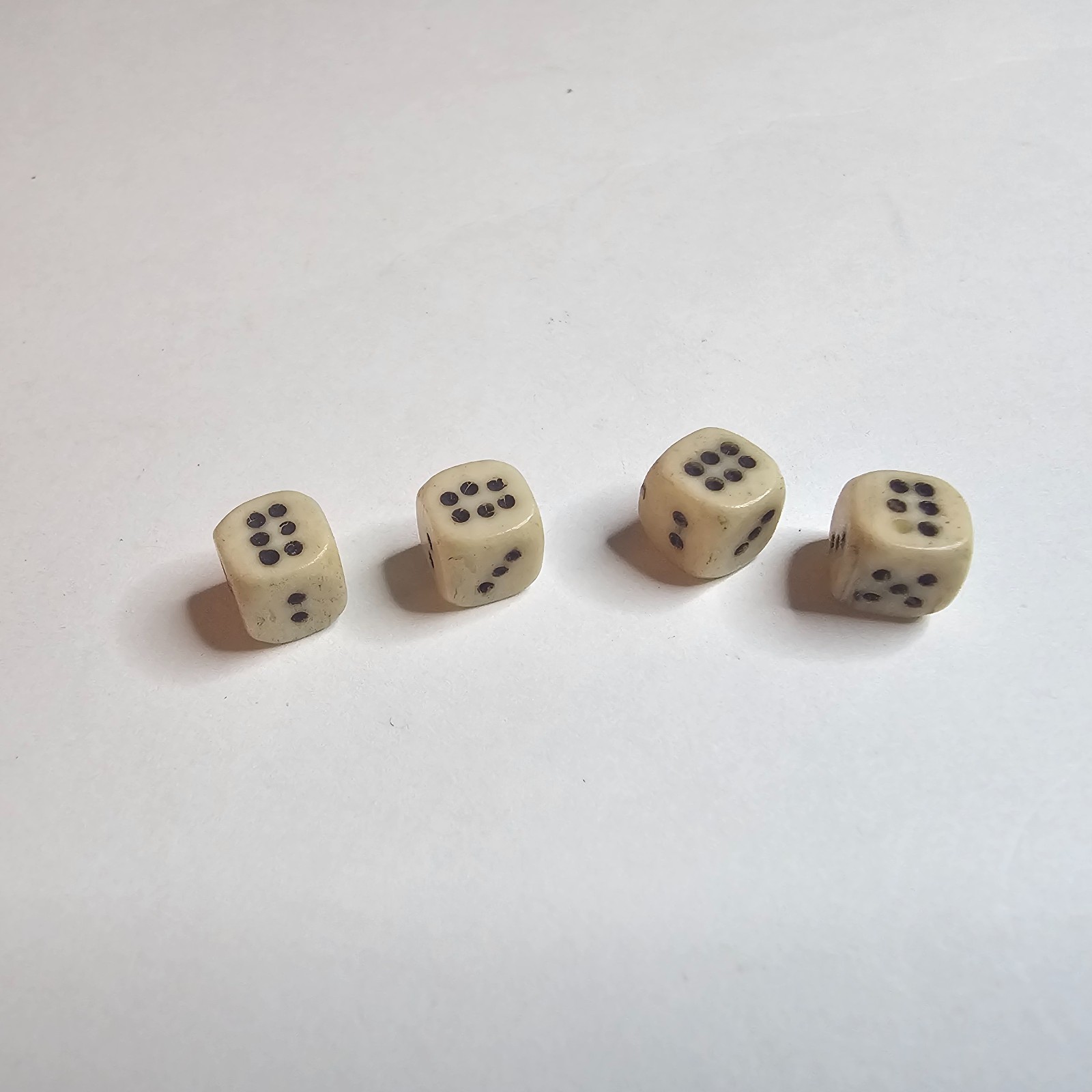 ~4~ 1920-30s MAH-JONG BONE or ?? VERY SMALL DICE MINI MINIATURE MA JONGG MAHJONG