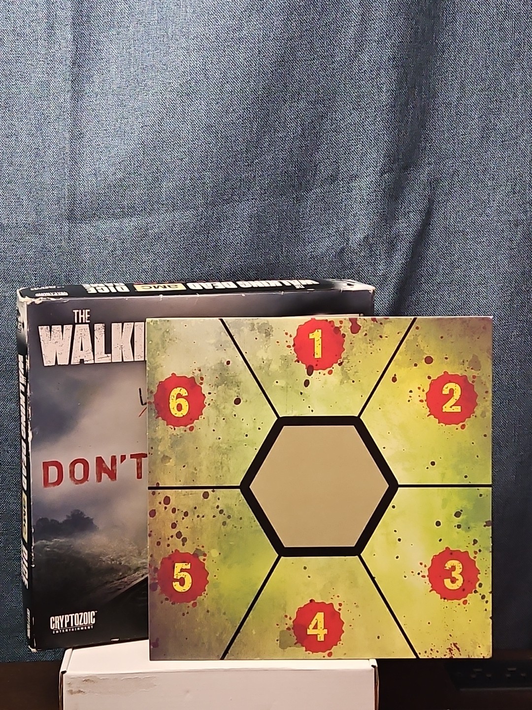 The Walking Dead: Don’t Look Back Dice Game | AMC Cryptozoic | Rick Daryl