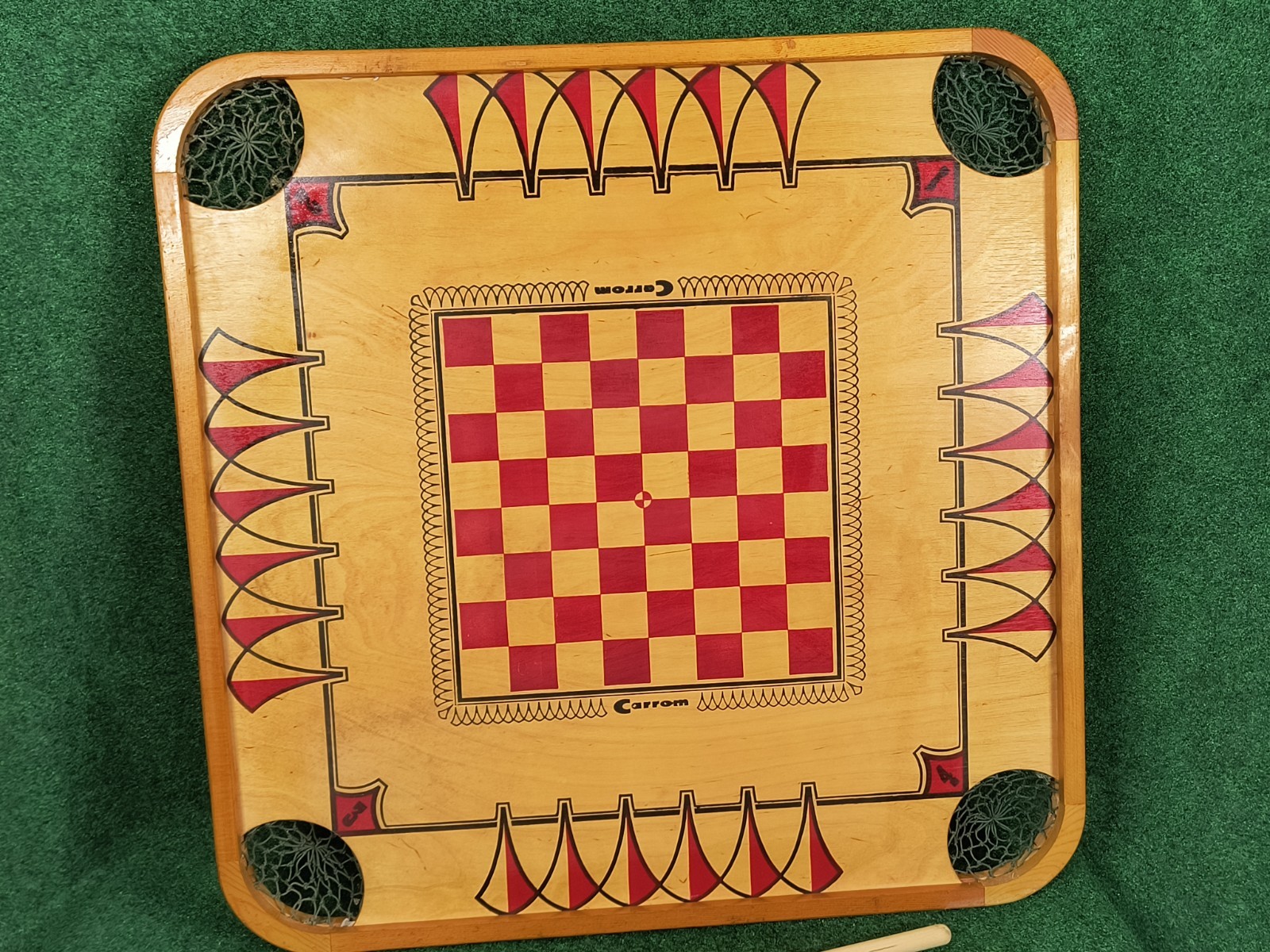 Carrom Board Strategy Game vintage antique w/ wooden pieces . Old . 24 Pieces