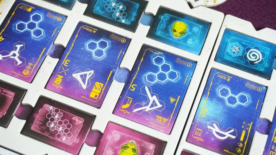 Distant Suns .. Draft & Write Board Game .. Chart Outer Space!