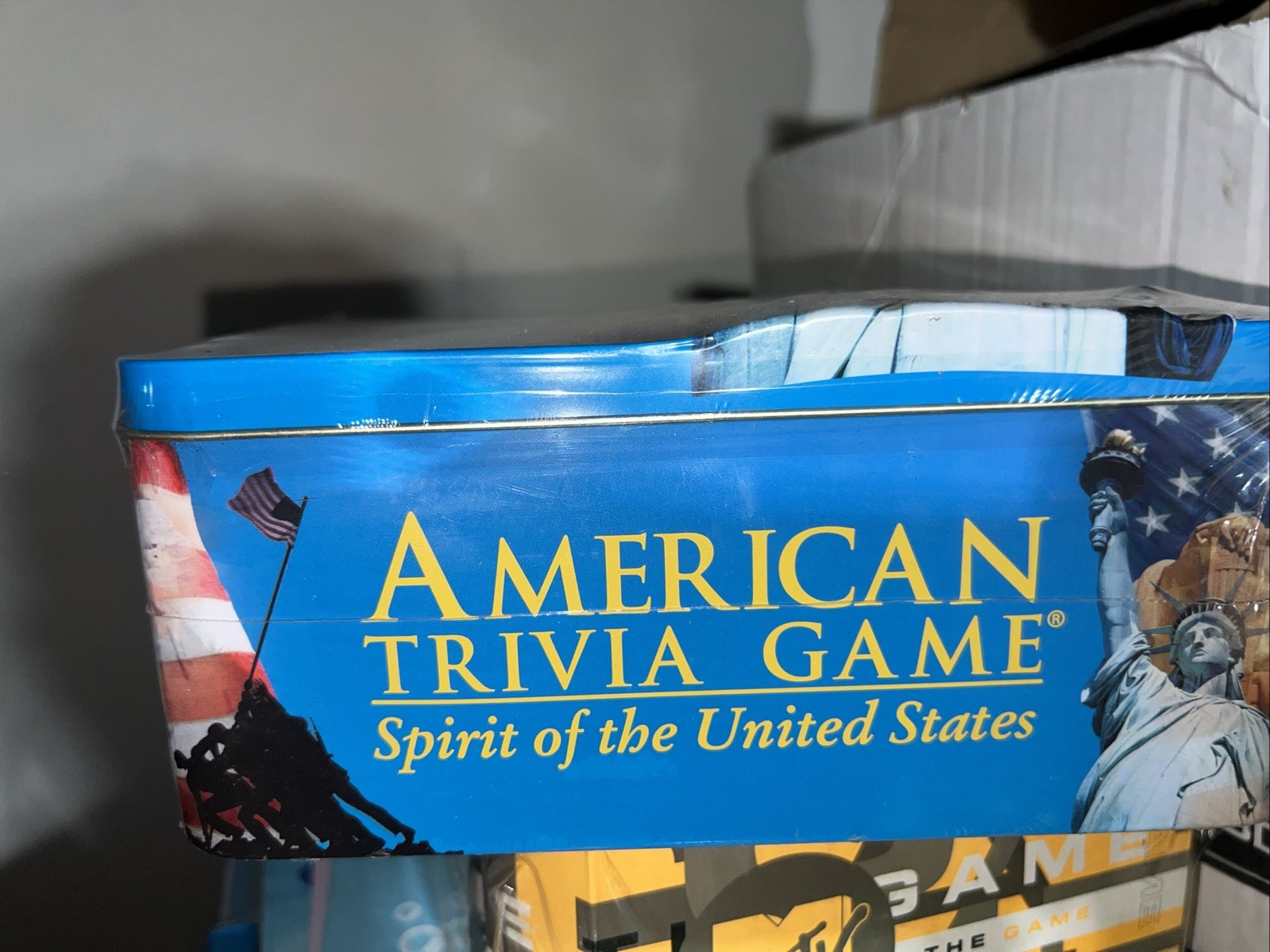 AMERICAN TRIVIA GAME “SPIRIT OF THE UNITED STATES” in COLLECTOR TIN by Cardinal
