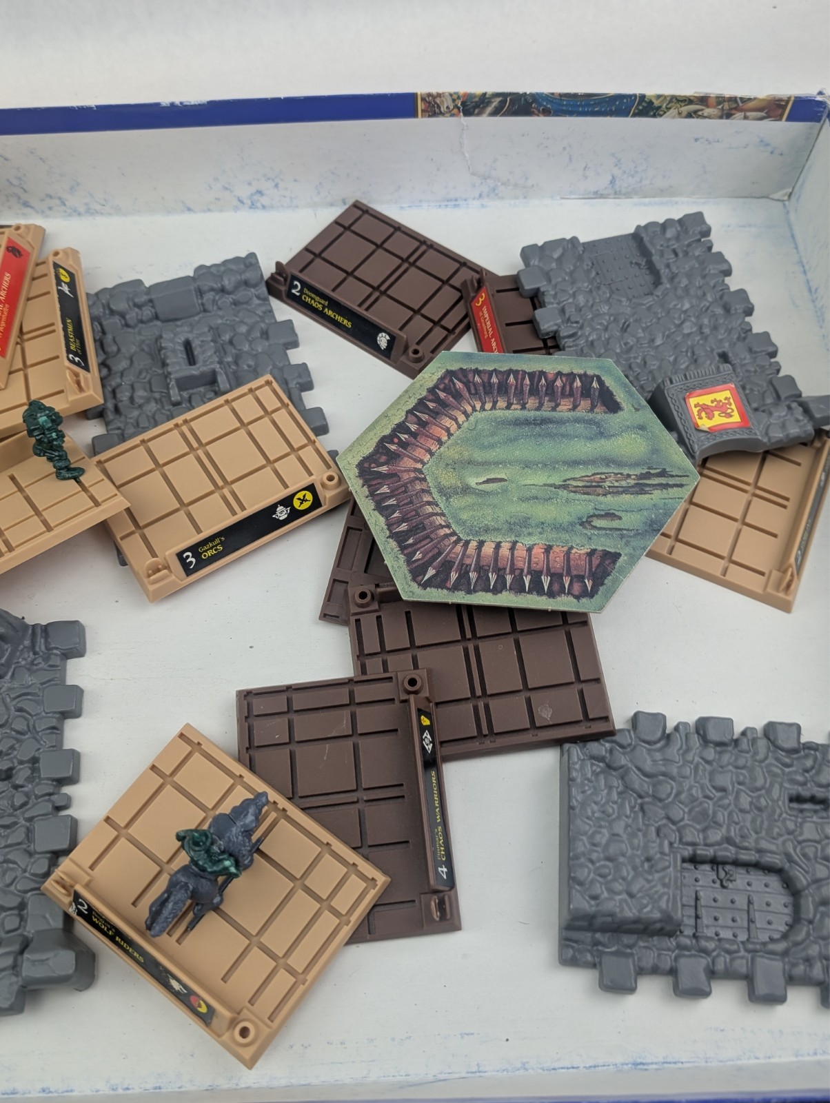 Vintage 1992 MB Fantasy Board Game Battle Masters Box