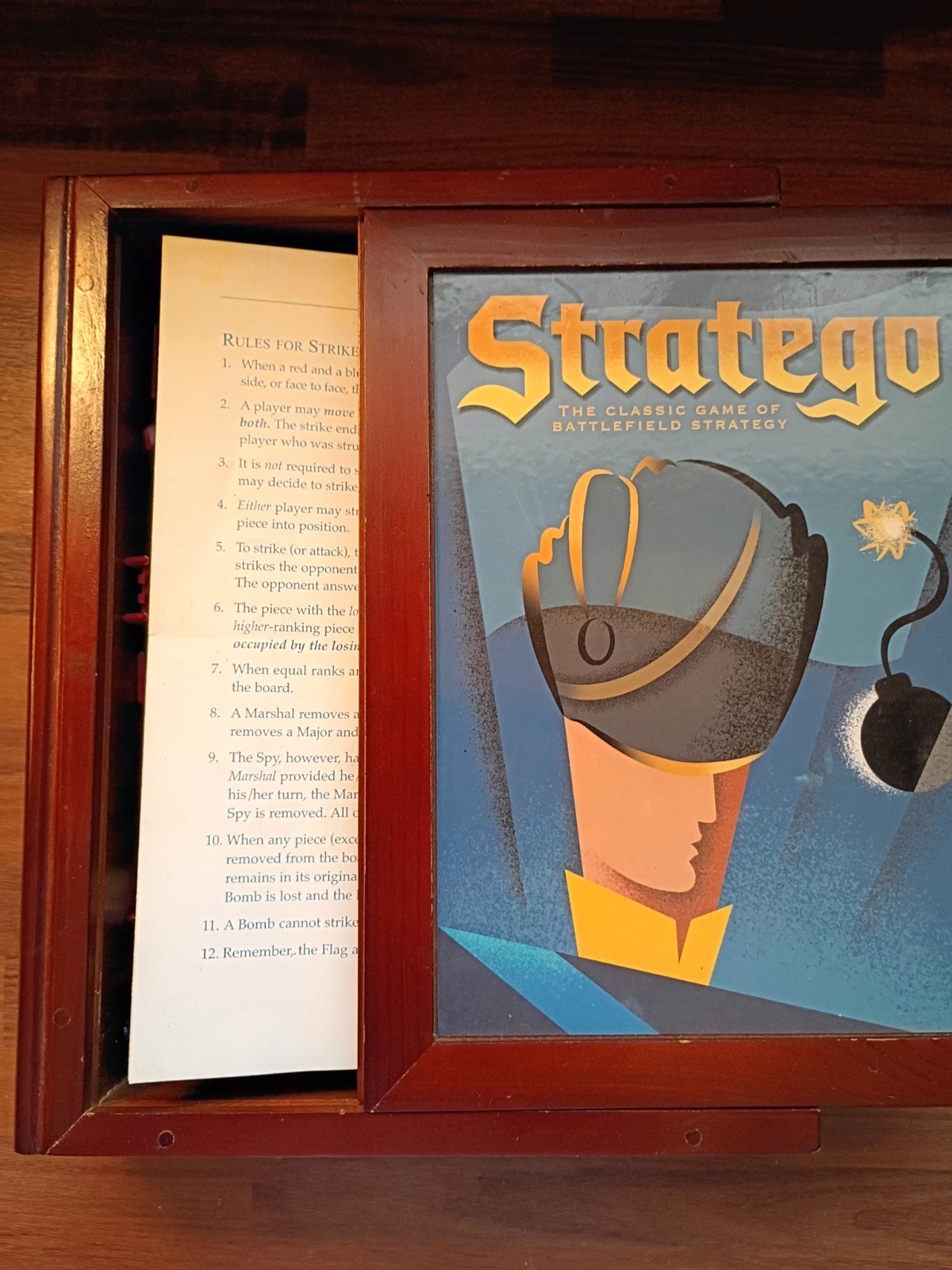 VTG Stratego Bookshelf Game Edition – Wooden Collector Case – Classic Retro Game