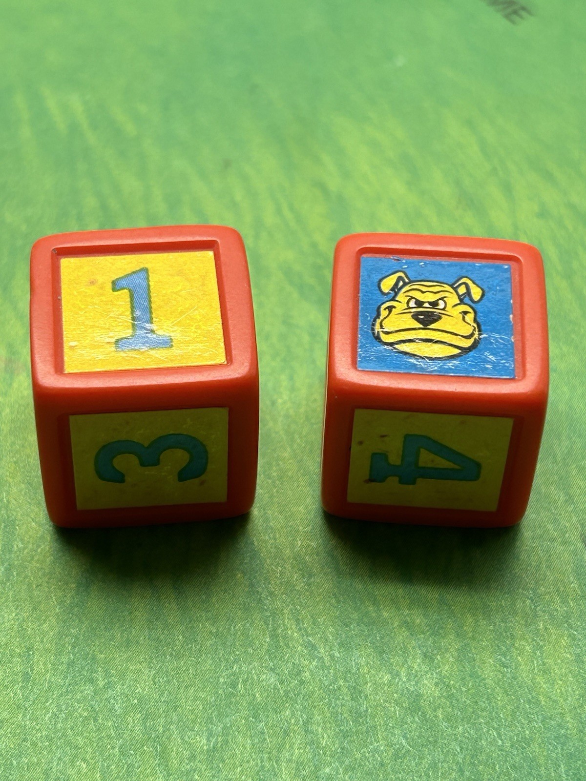Vintage 1994 Fraidy Cats Milton Bradley Board Game REPLACEMENT PARTS-DICE ONLY