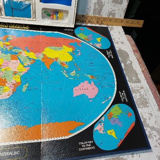 1990 National Geographic ON ASSIGNMENT Board Game in Original Box & Complete