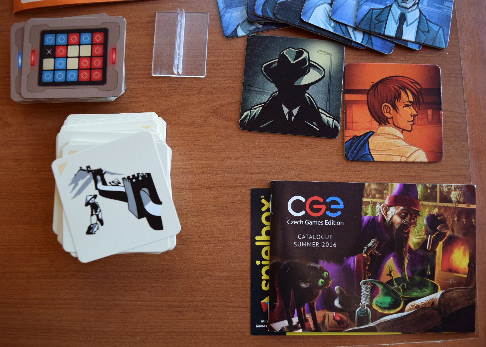 CODENAMES GAME LOT: CODENAMES, DUET, PICTURES – PLEASE READ DESCRIPTION SEE PICS