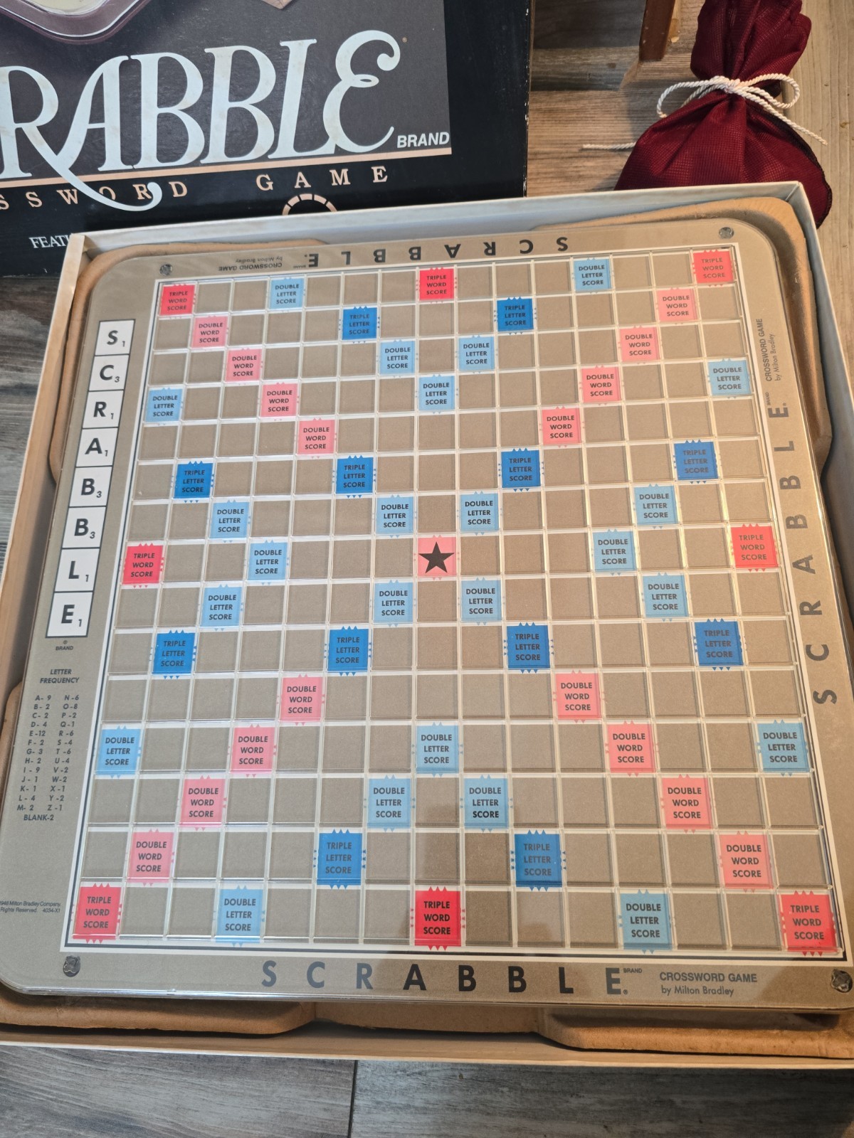 Scrabble Deluxe Edition 4034 1989 Rotating Turntable 100% Complete Mahogany Tile