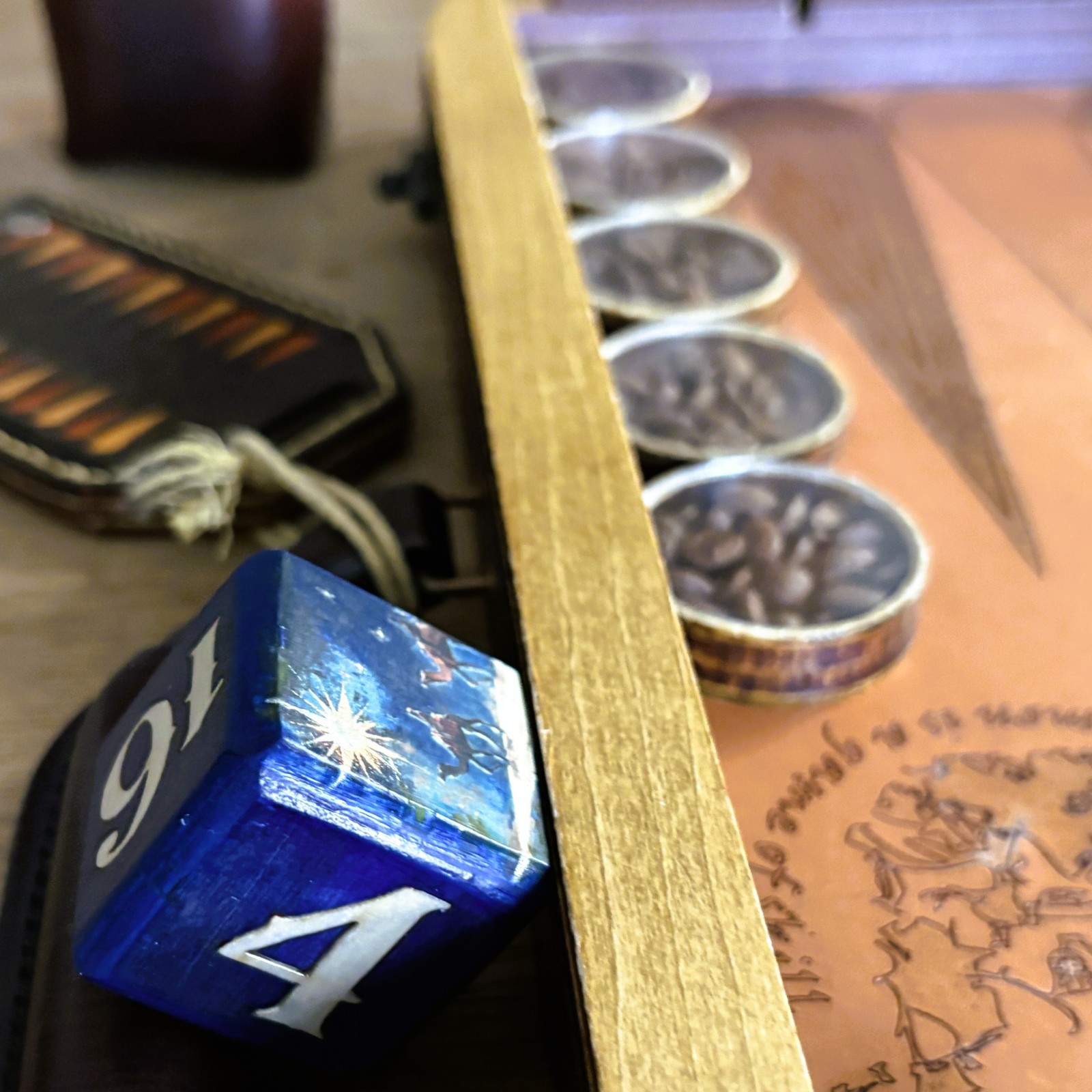 Stellar Sands – Light Across the Dunes – Backgammon Doubling Cube 36mm