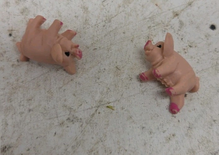 Vintage 1977 PIG MANIA PARTS Game Can, Pigs, Manual INCOMPLETE SET