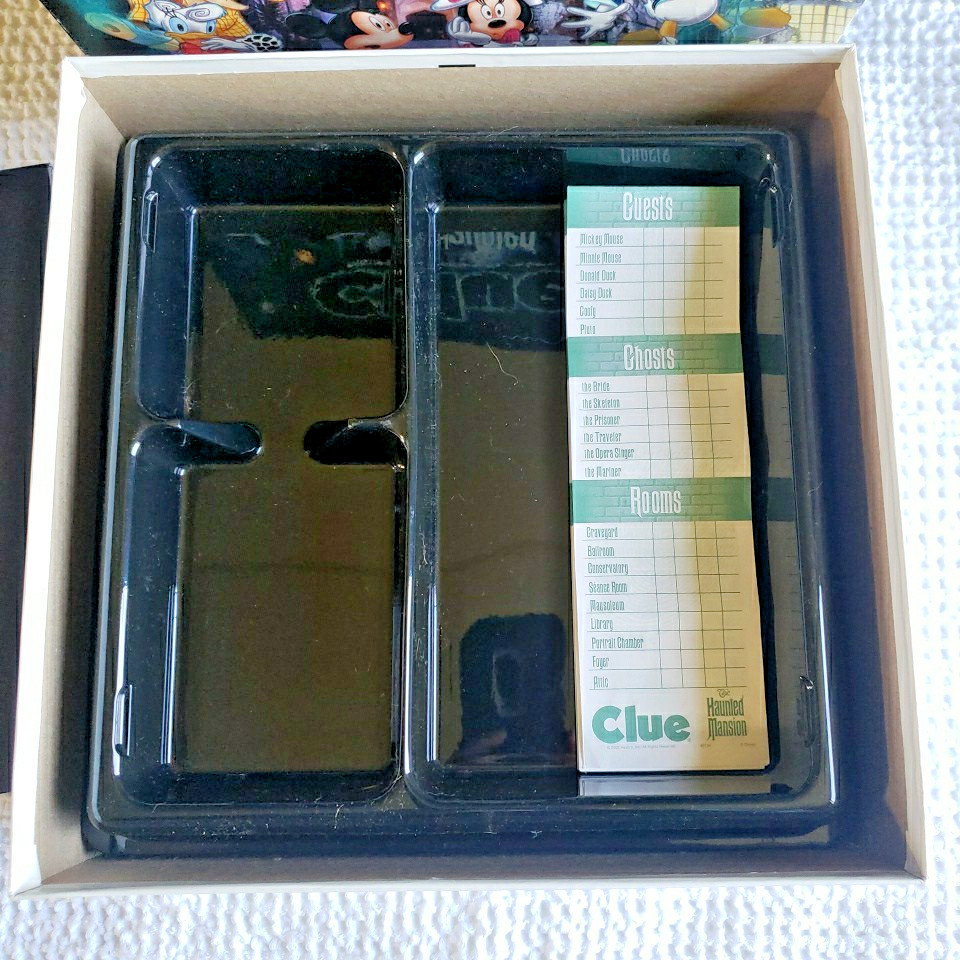 Clue Haunted Mansion Edition Disney Theme Park Game Mickey Minnie Goofy COMPLETE