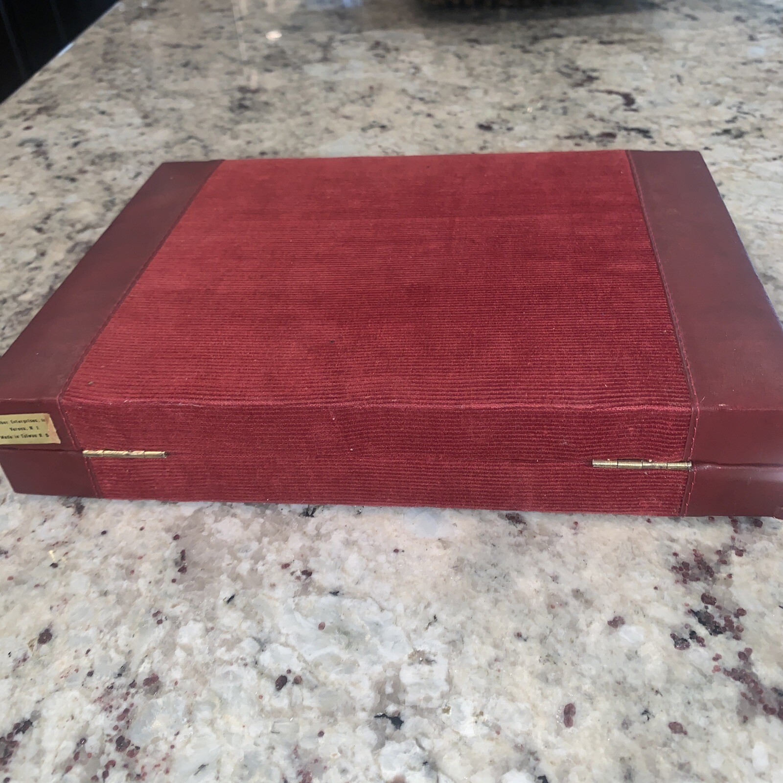 Cambor Backgammon Set. 4 Dice Cups Checkers Doubling Cube Maroon Size 11”x8” Vtg