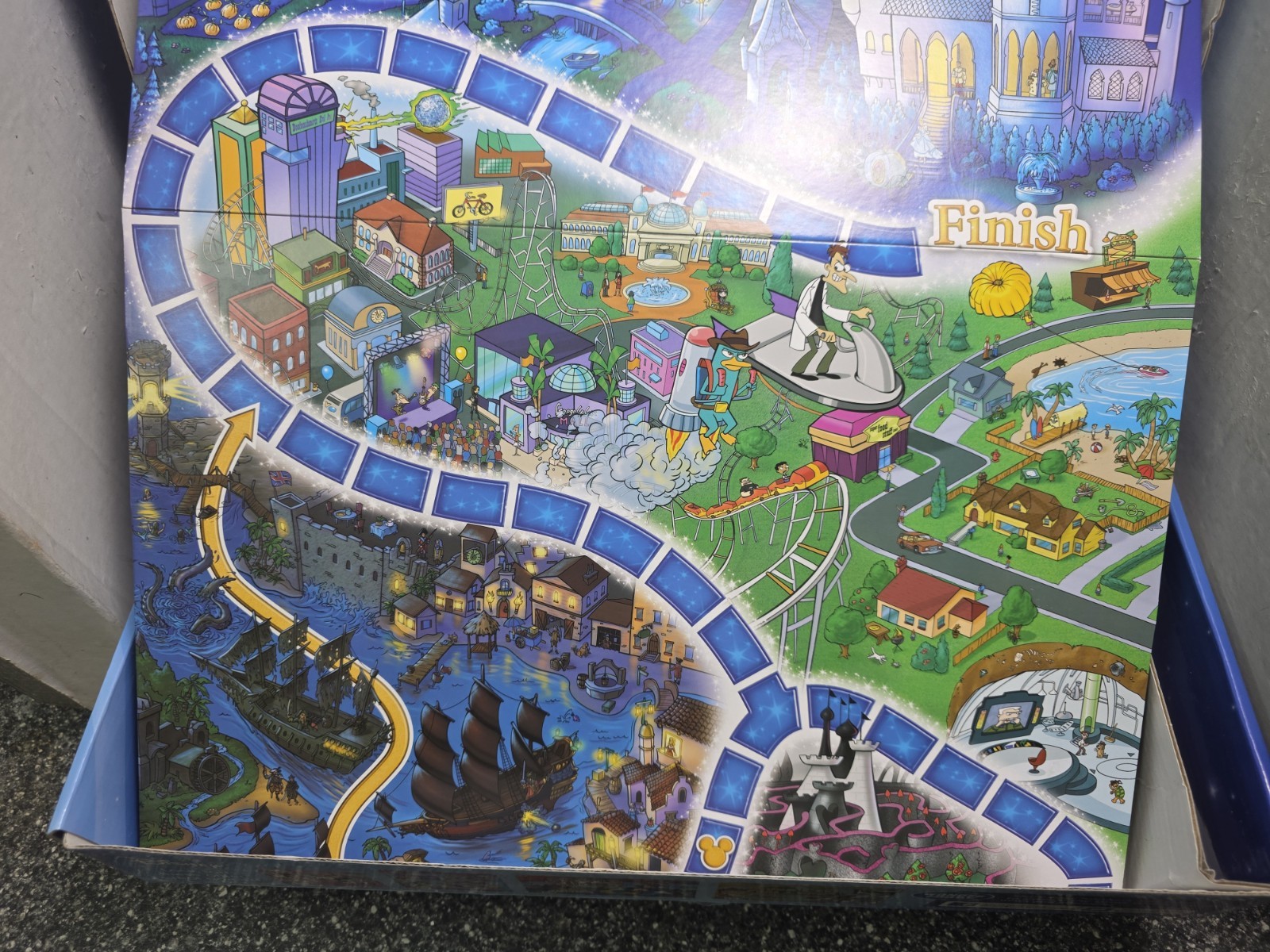 2013 Disney Eye Found It! Wonderforge Board Game ( Complete)