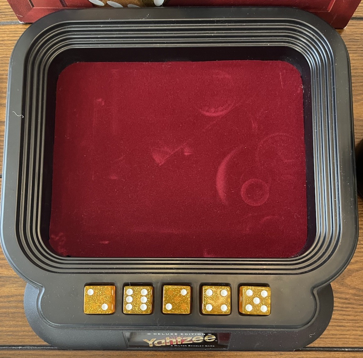 1997 Milton Bradley Yahtzee Deluxe Edition Complete Gold Fleck Dice Felt Tray