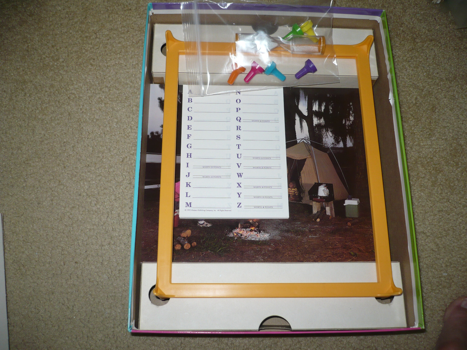 PICTURE PICTURE BOARD GAME *NEVER PLAYED* EVERYONE SEES THINGS DIFFERENTLY