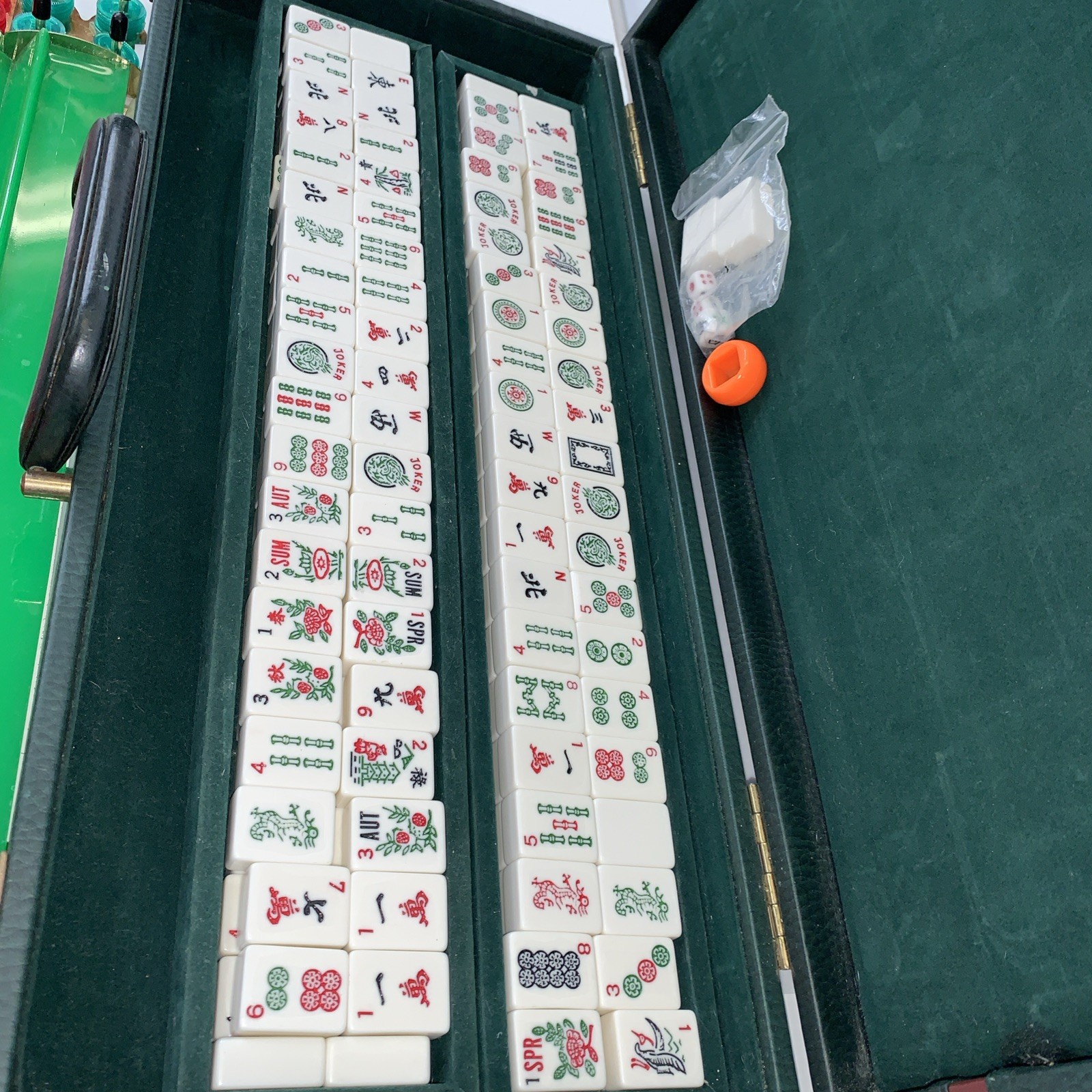 Vintage Mah Jongg Set W/Case, 4 Trays 166 White Tiles