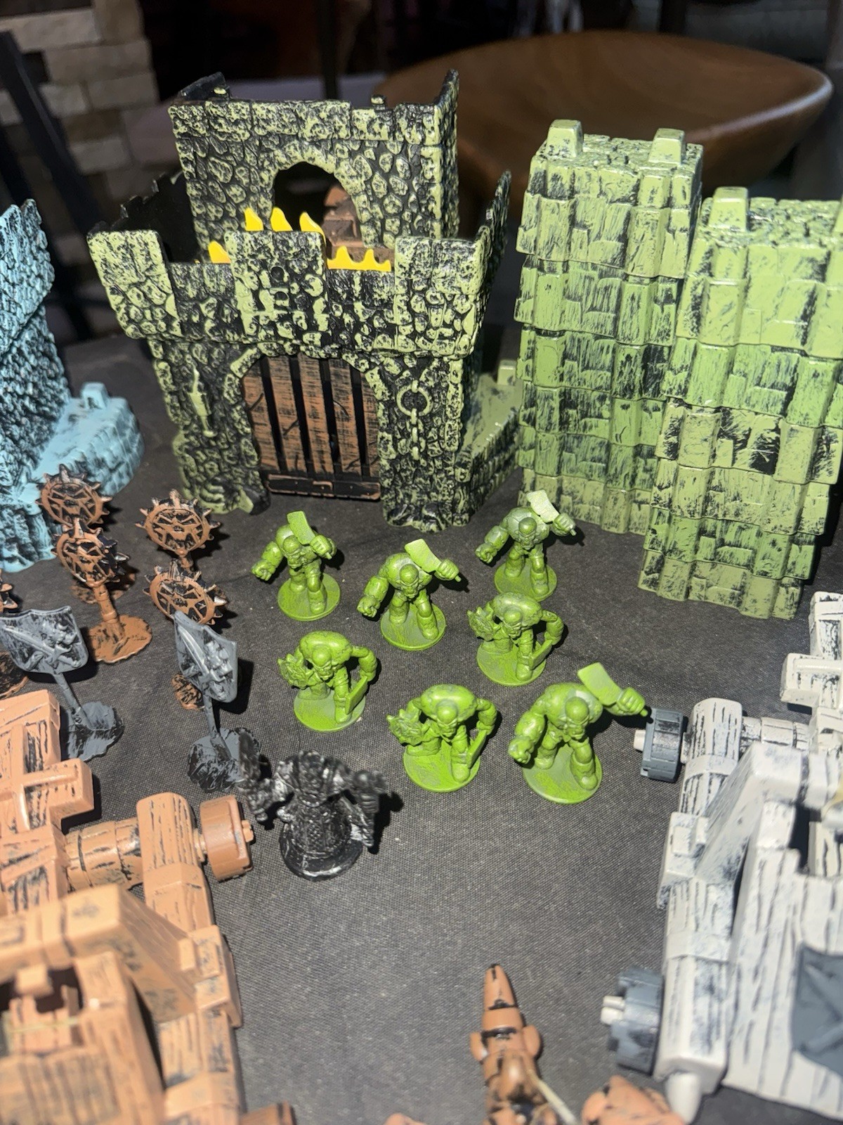 2007 SPIN MASTER BATTLEGROUND – CROSSBOWS & CATAPULTS WAR CHEST STARTER SET