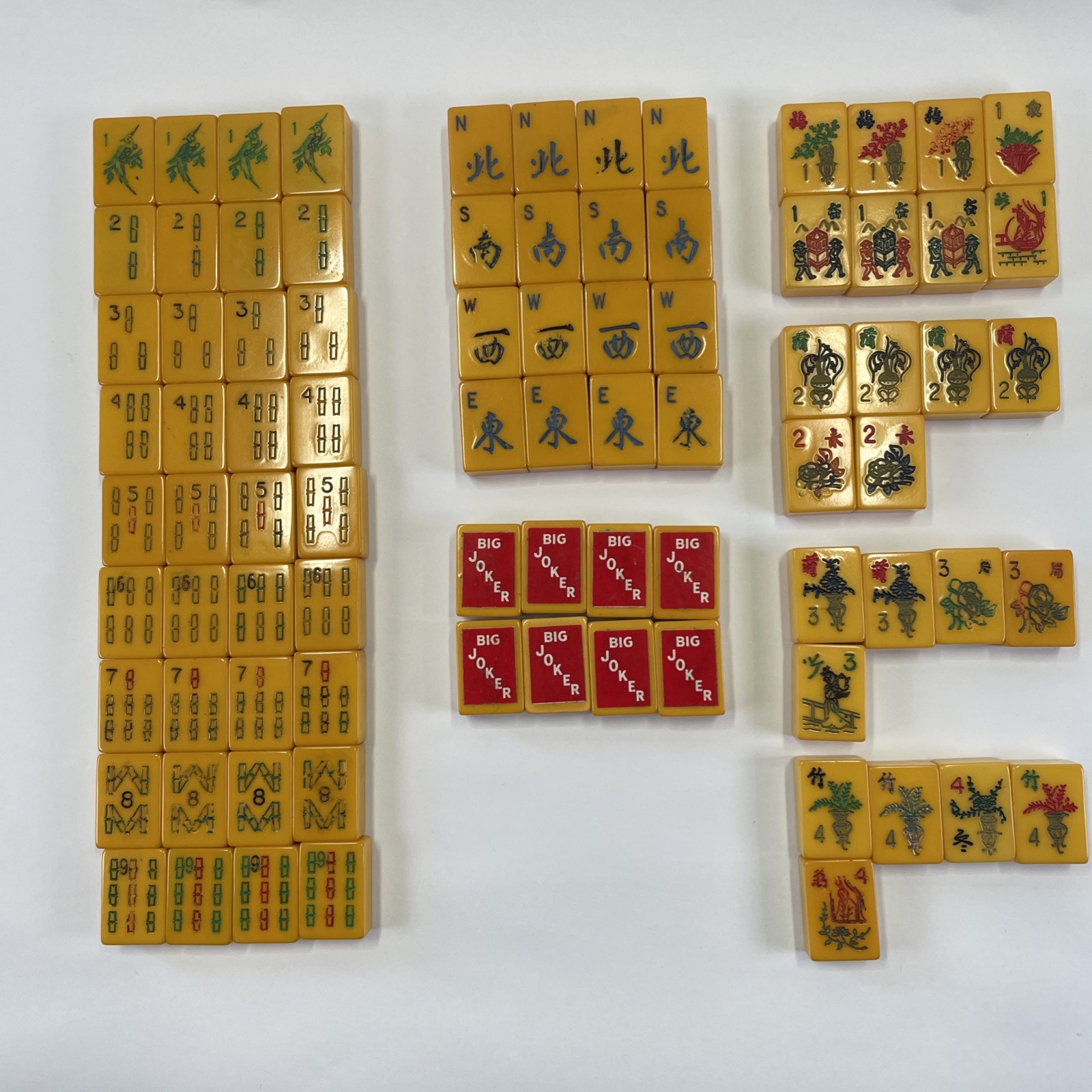 Vtg Bakelite Butterscotch Mahjong Set 168 Tiles 4 Racks in Locking Hard Case