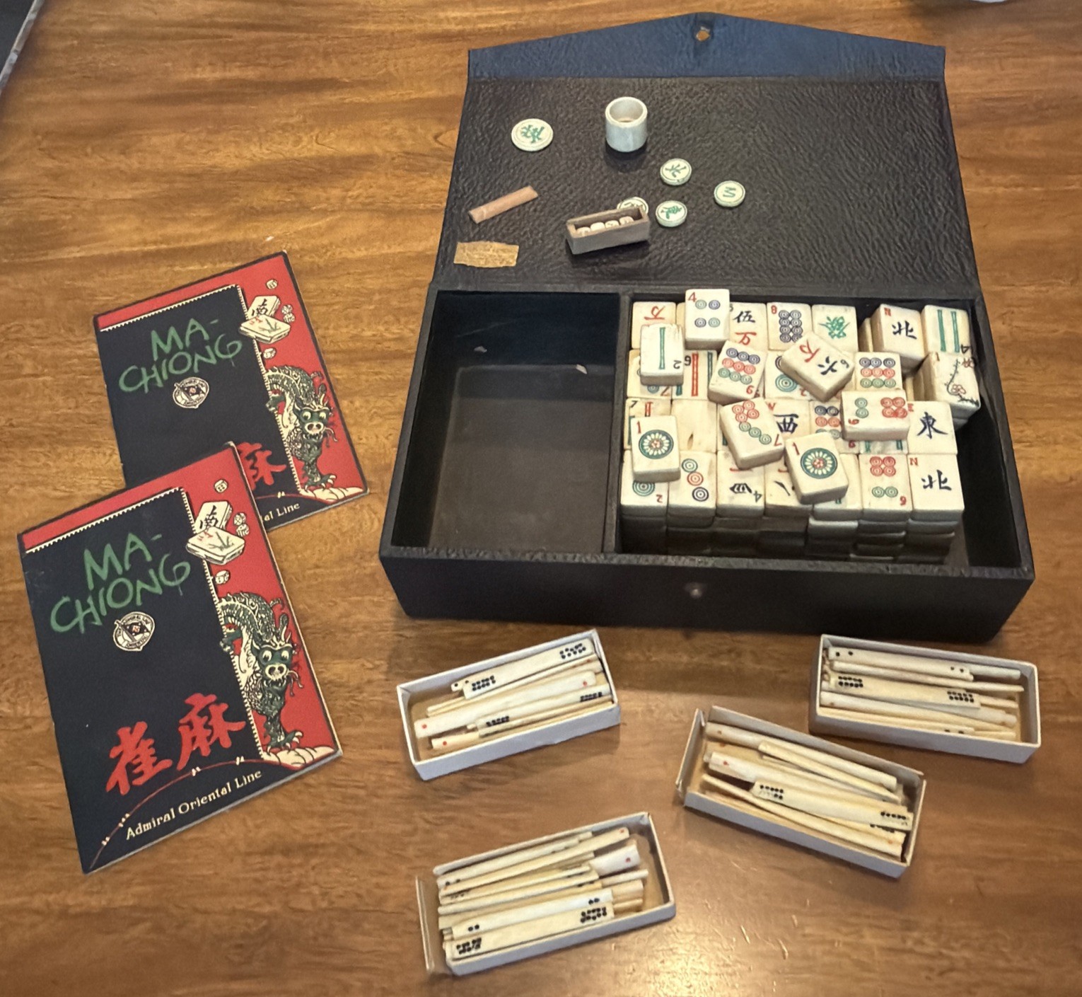 Vintage Chinese Bone And Bamboo Dovetailed Mahjong Set 148 Tiles