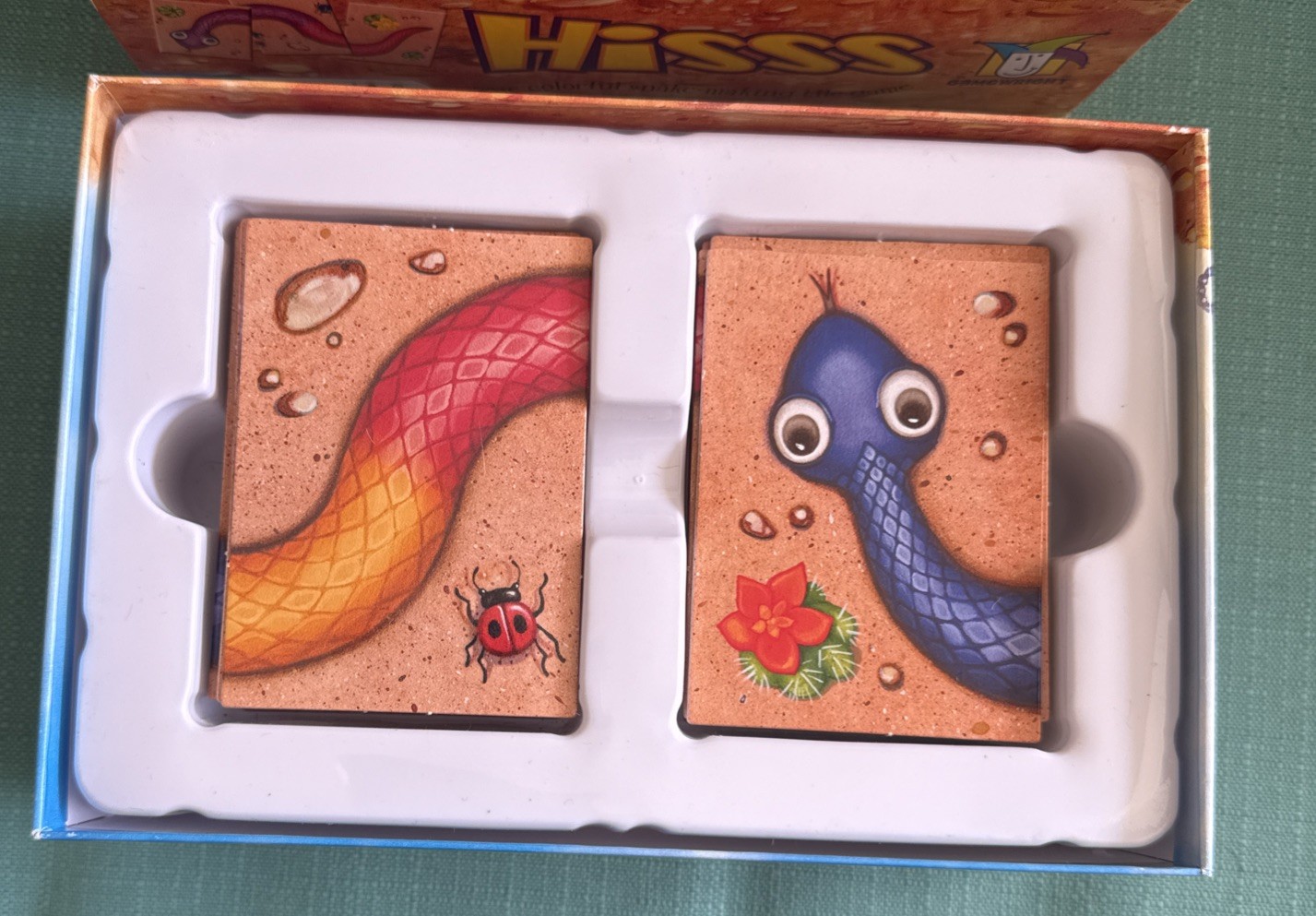 HISSS The Colorful Snake Making Tile Matching Game – – Gamewright Read