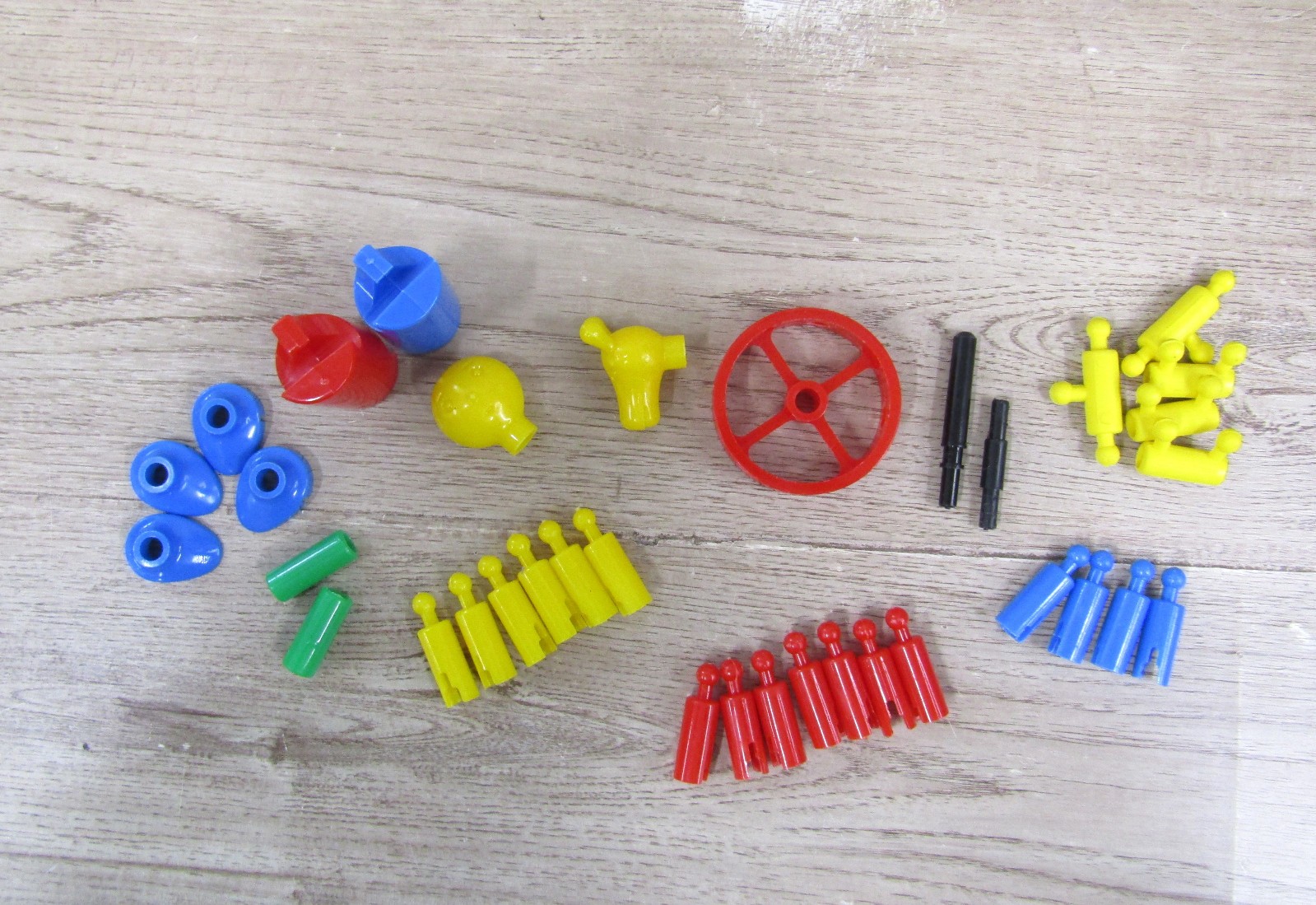 Vtg Lot 4 Games Toys Building Sets Krazy Ikes Plug A Jug Monkeys Clink A Links