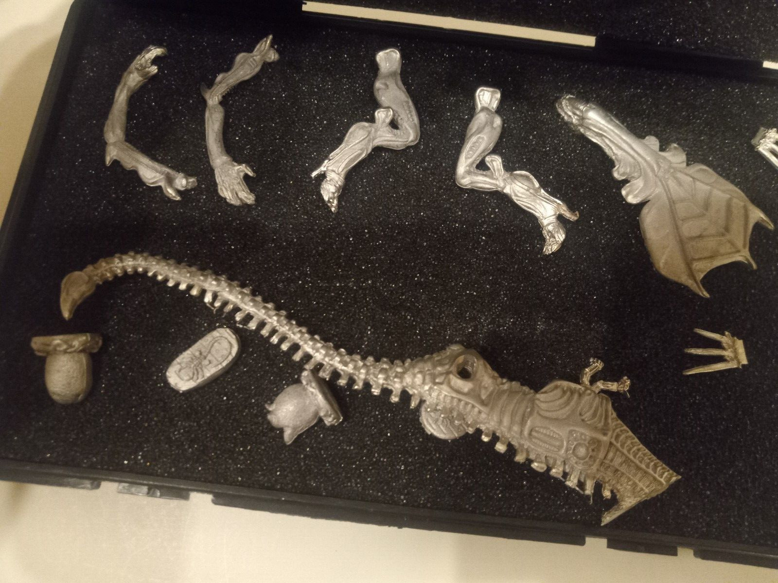 Leading Edge Games ALIENS QUEEN Fig #20303 25mm metal miniature boxed set